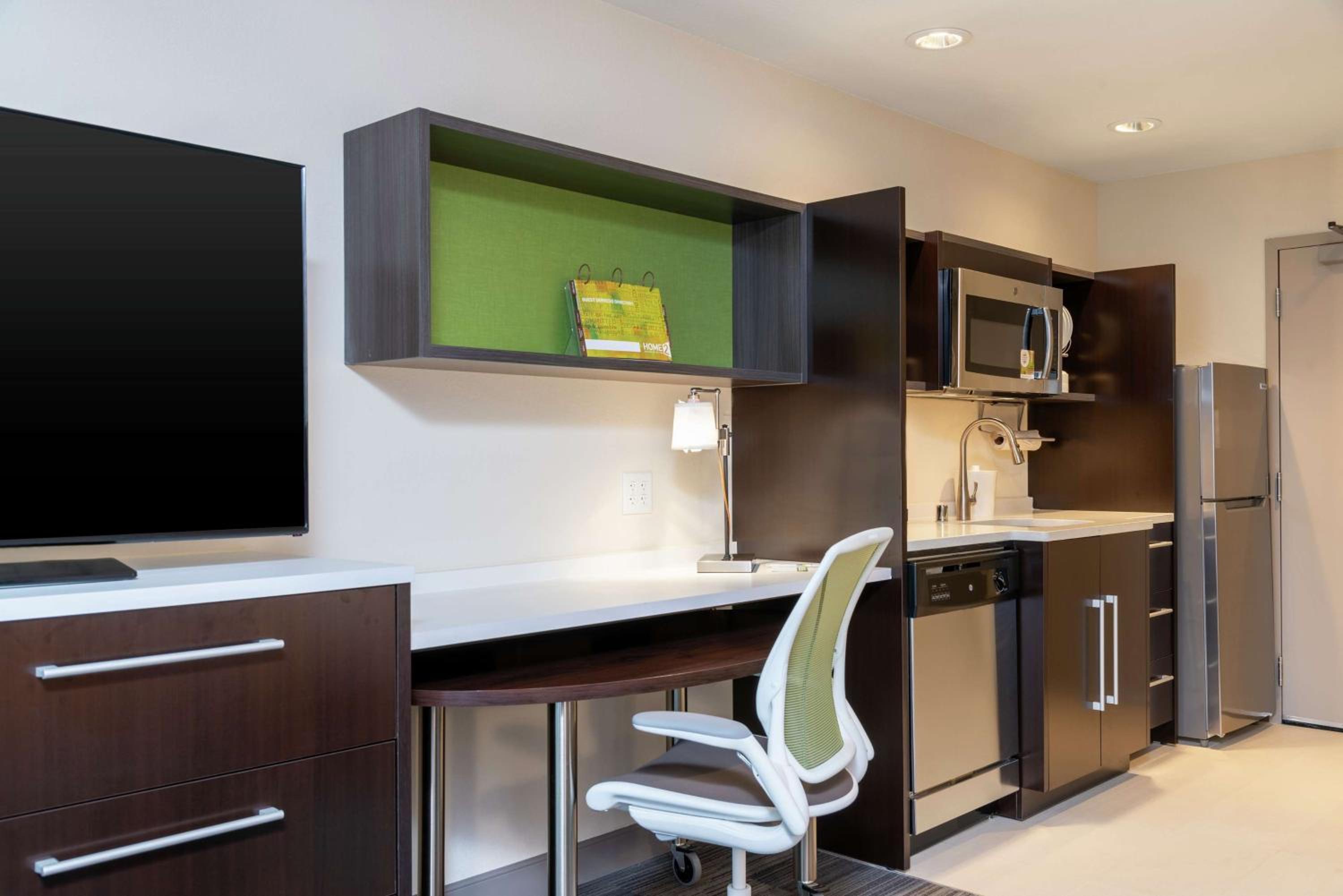 King Studio Suite - Non-Smoking - Photo 2