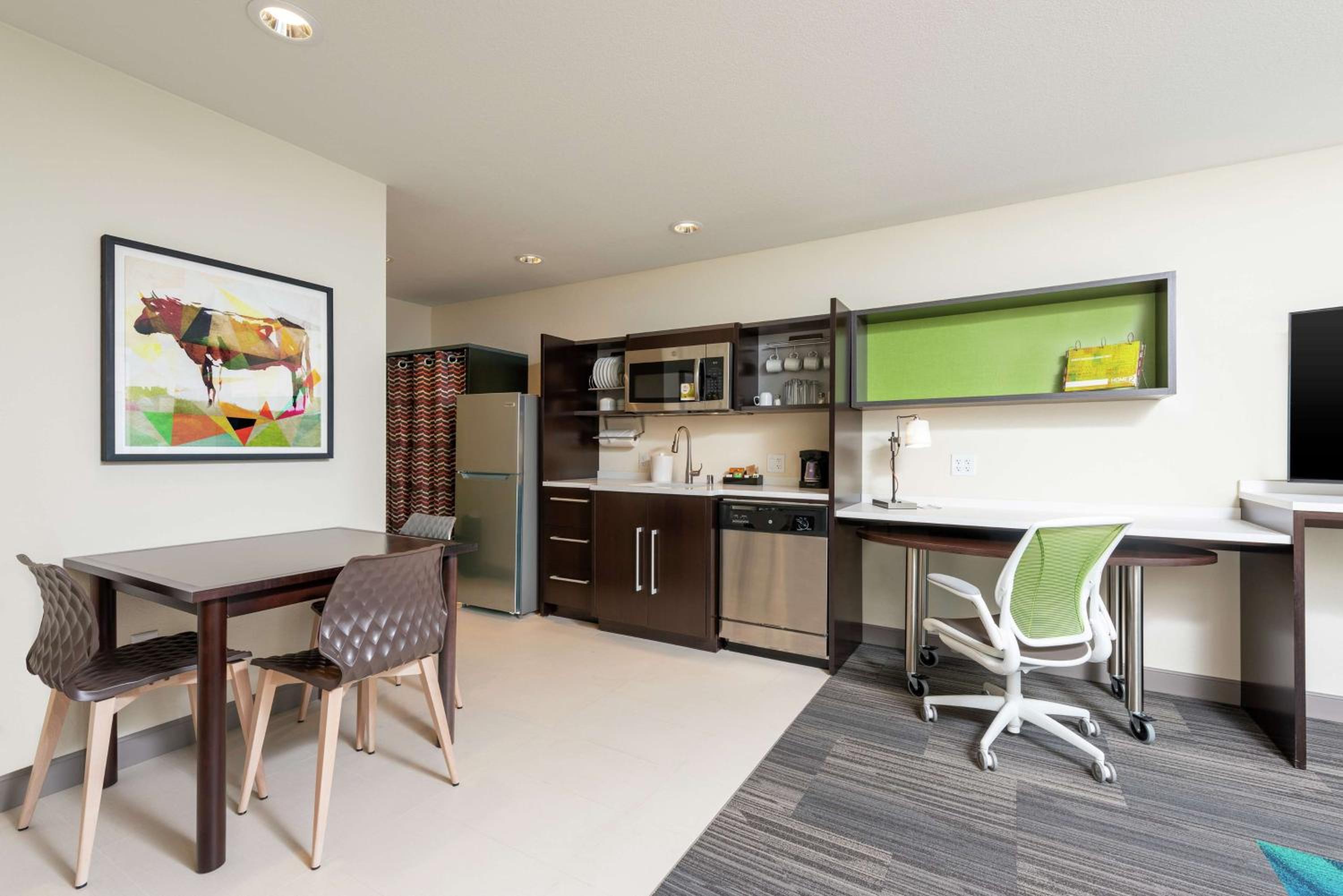 One-Bedroom King Suite - Non-Smoking - Photo 3