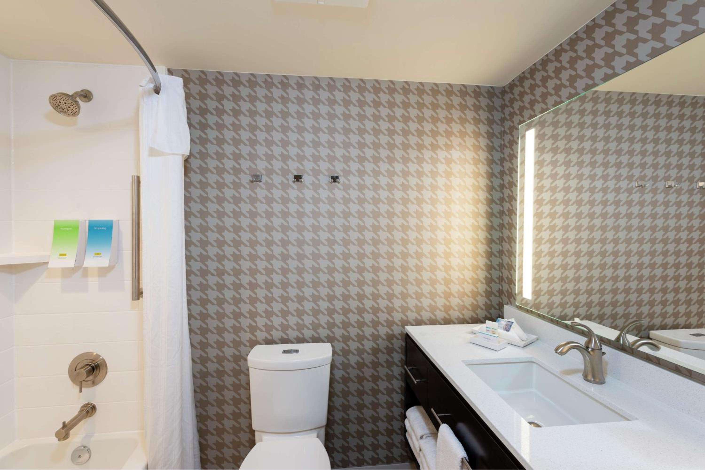 King Studio Suite - Mobility Access/Non-Smoking - Photo 2