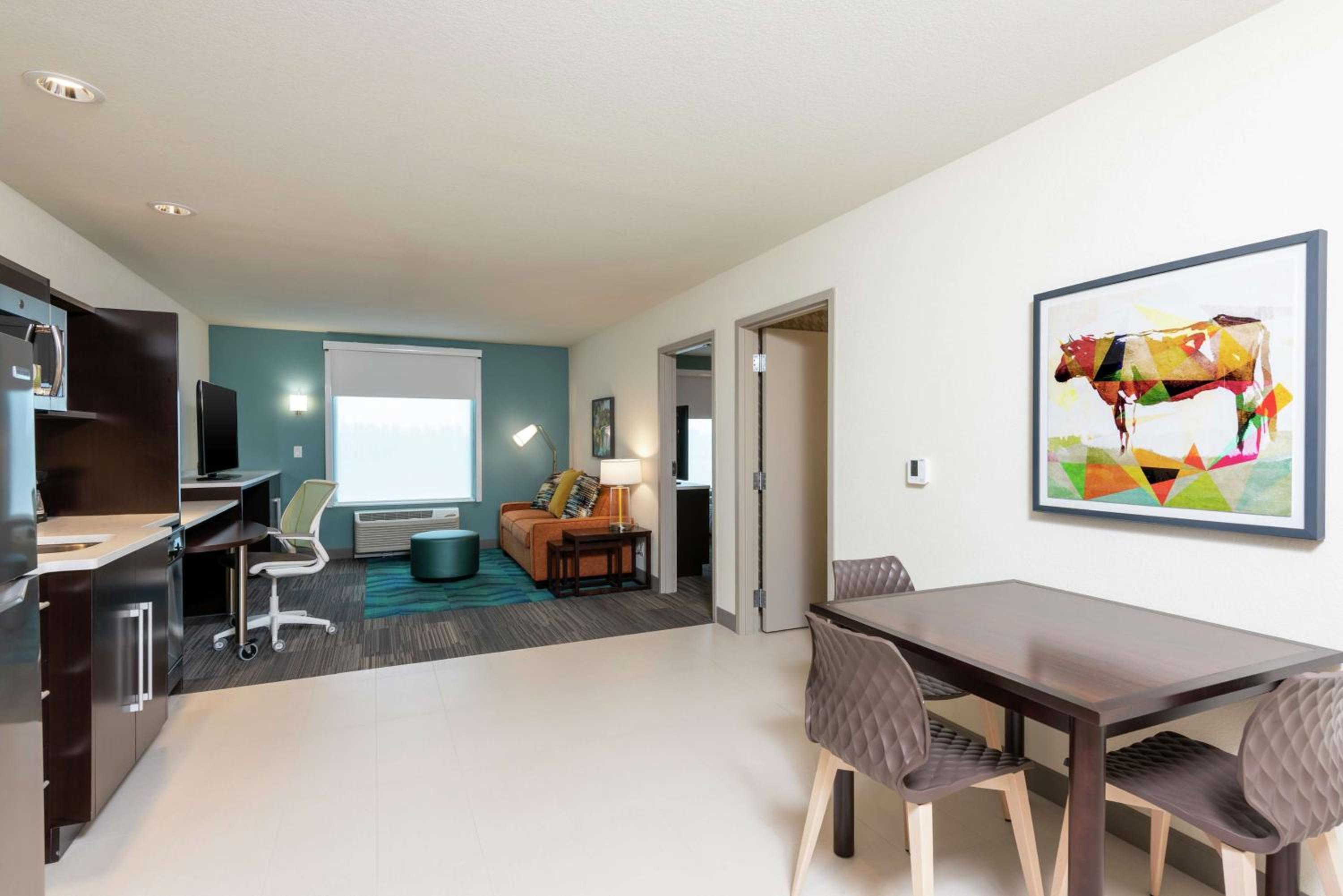 King Suite - Hearing Access/Non-Smoking - Photo 3