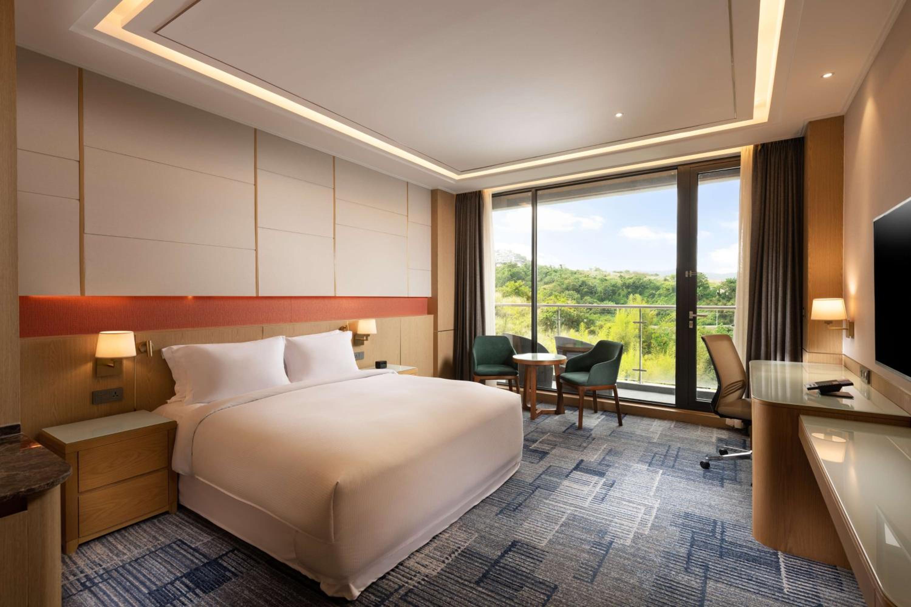 Executive King Room with Balcony - Photo 1