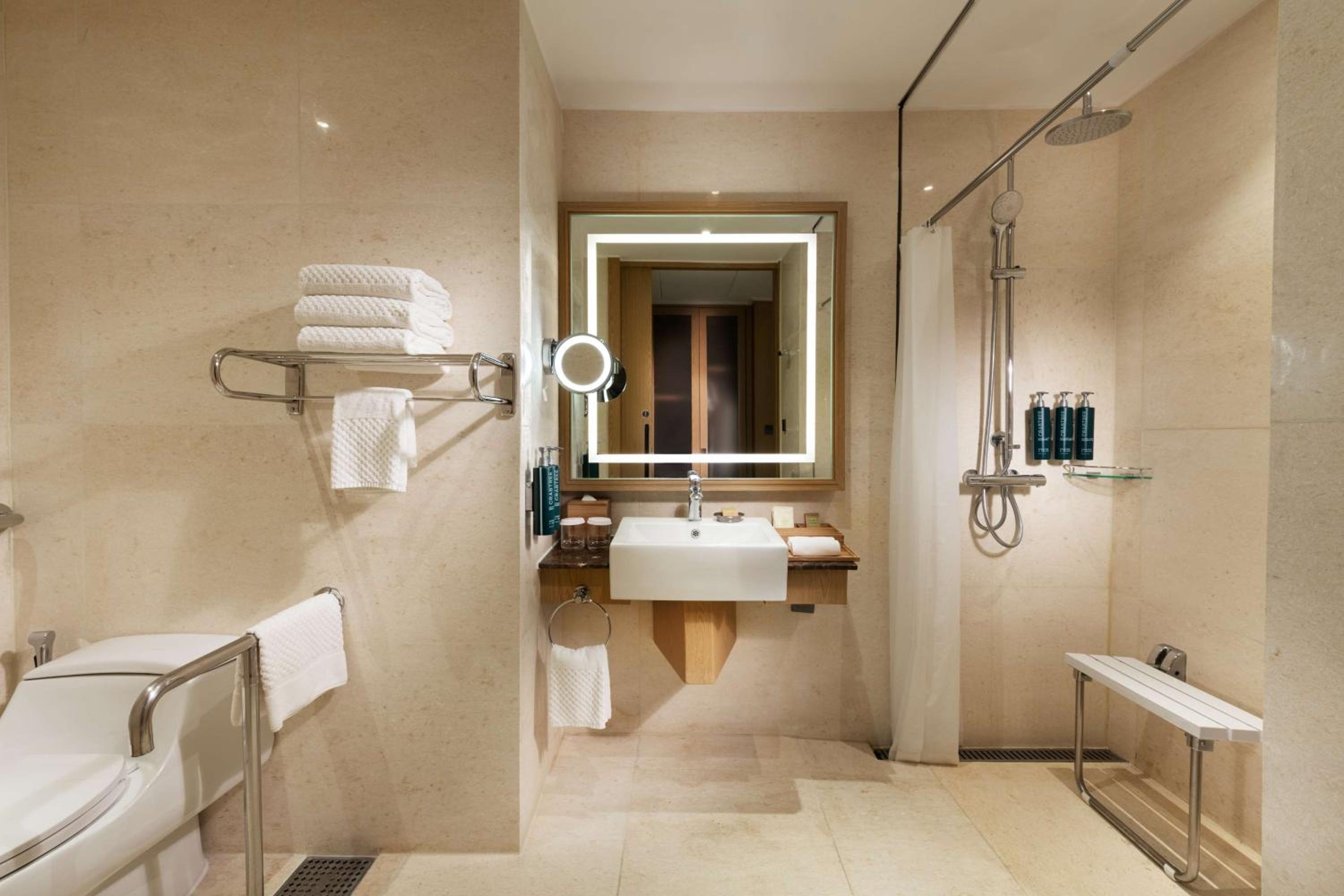 King Room - Mobility Accessible  - Photo 3