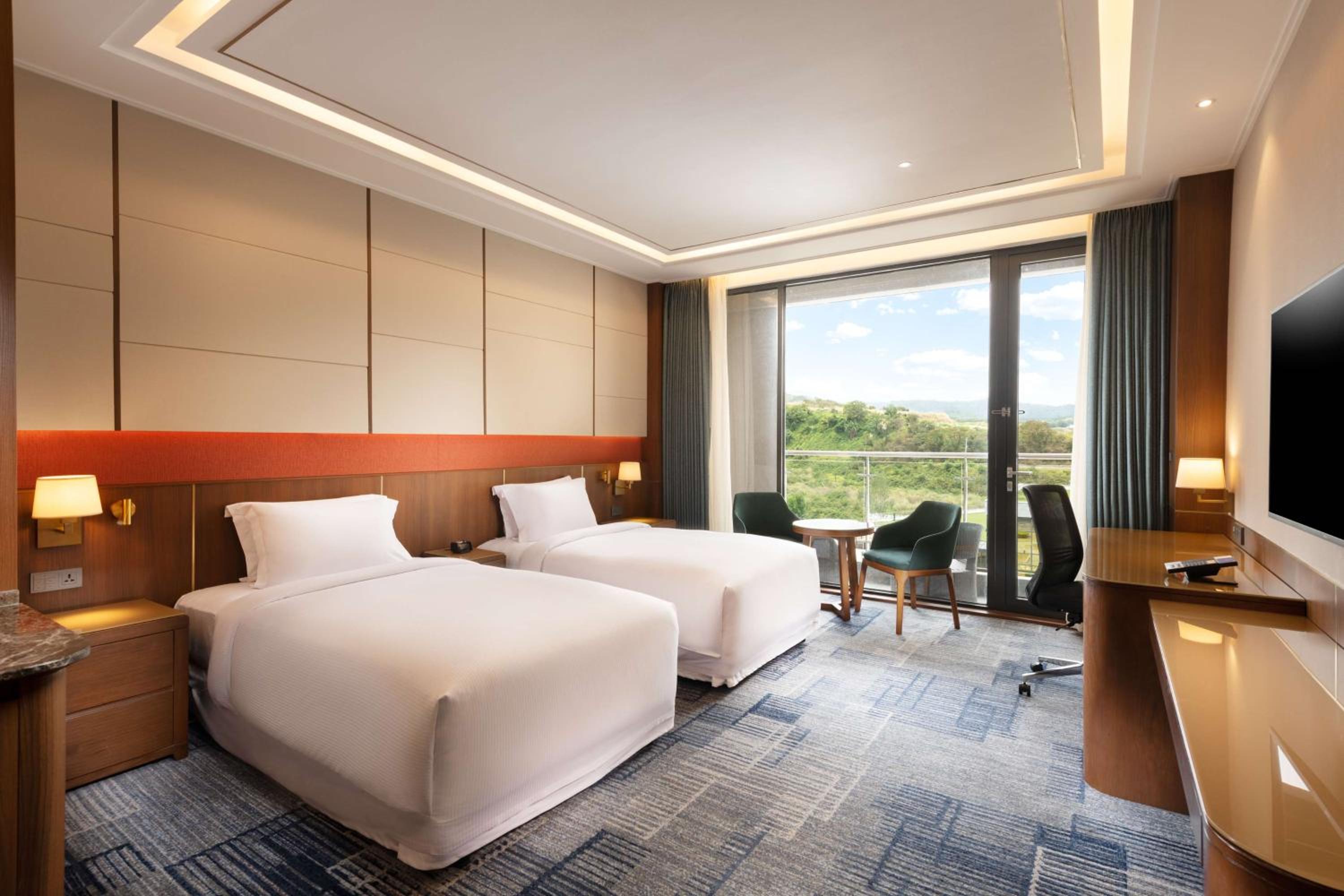 Executive Twin Room with Balcony  - Photo 1