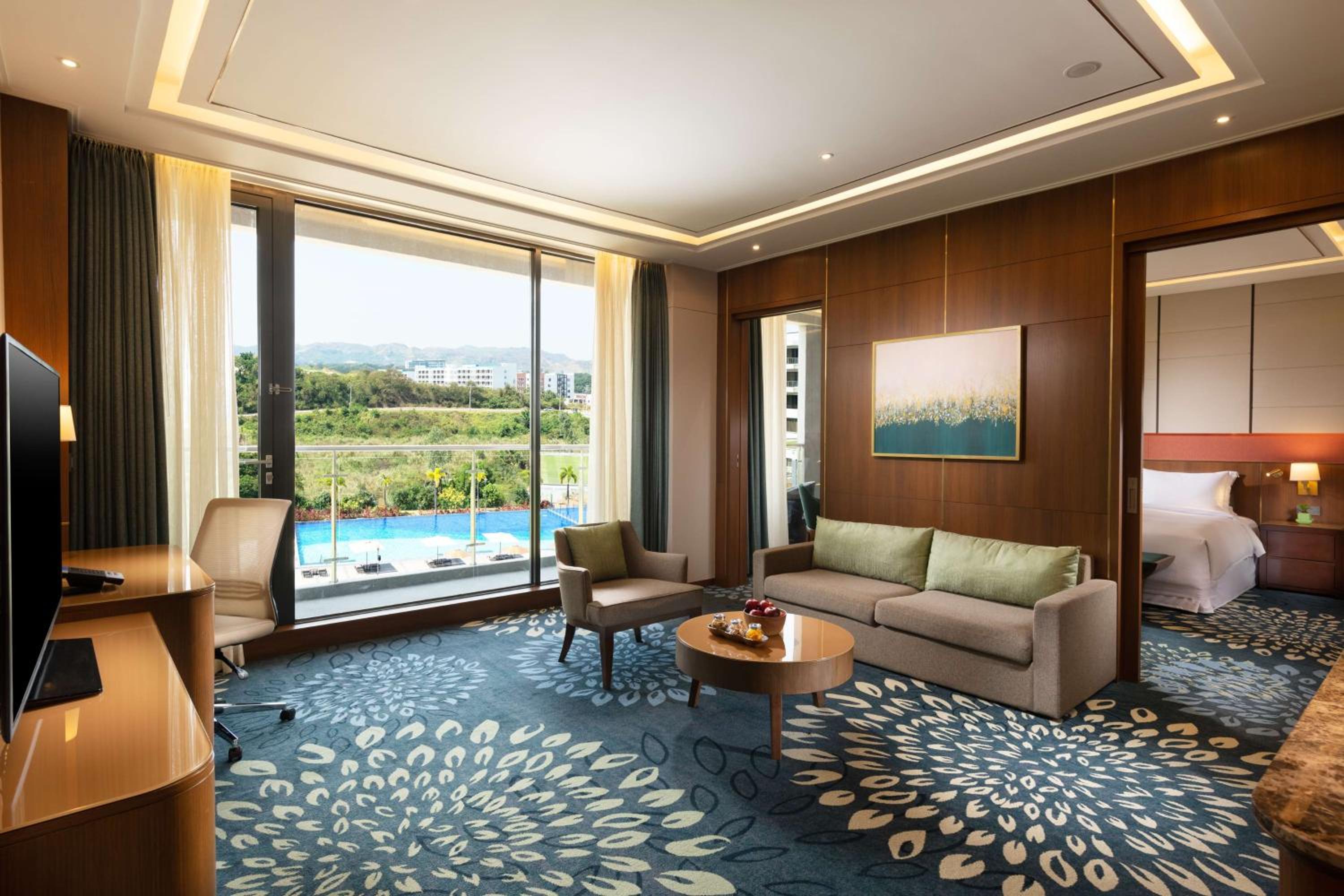 One-Bedroom King Suite with Balcony