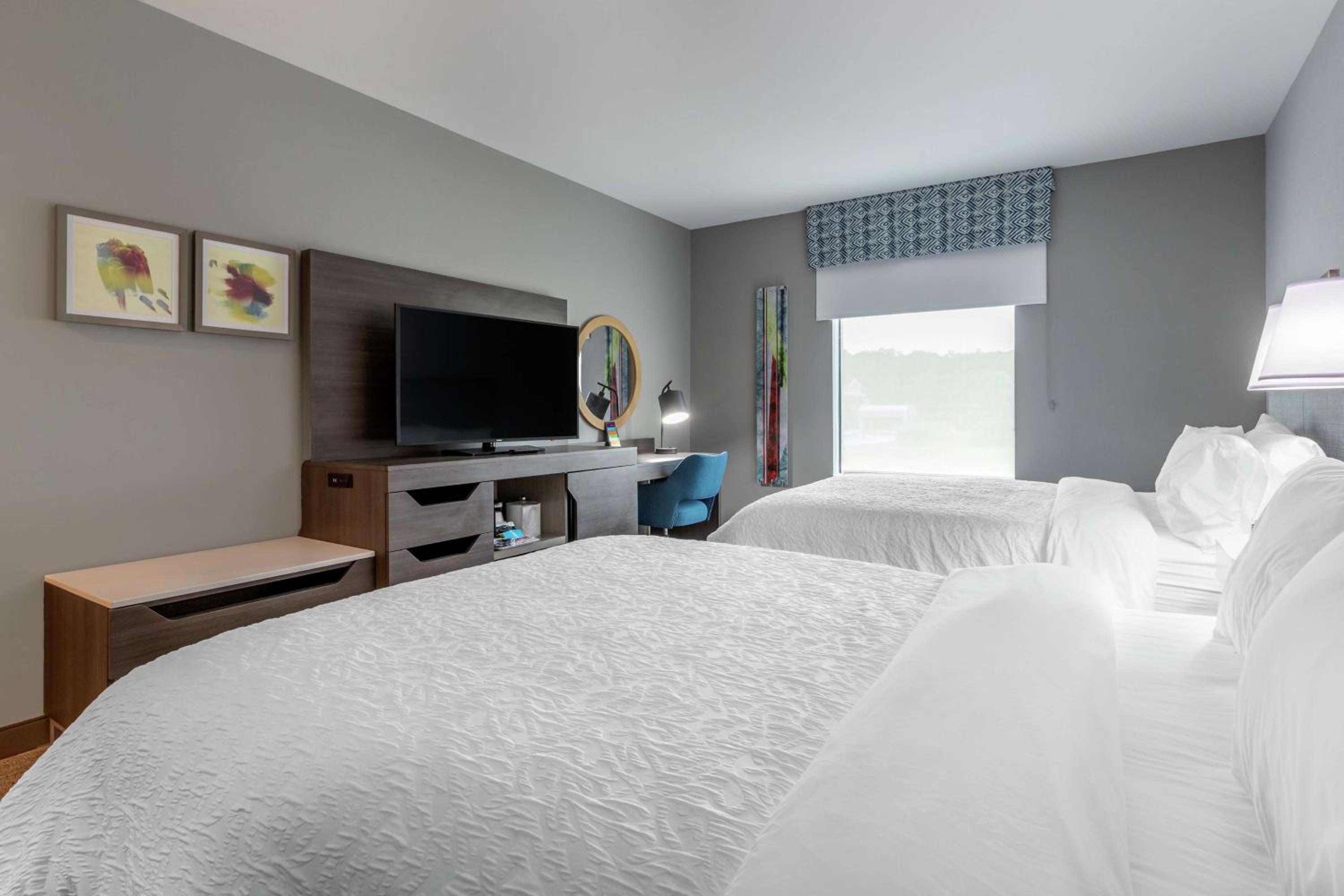 Queen Room with Two Queen Beds photo 2