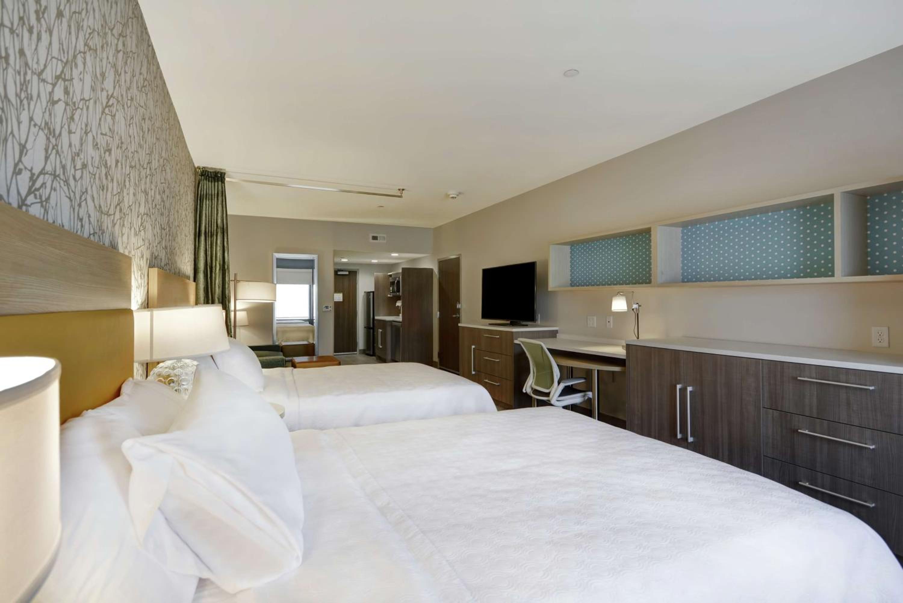 Queen Studio with Two Queen Beds - Mobility Access/Non-Smoking photo 3