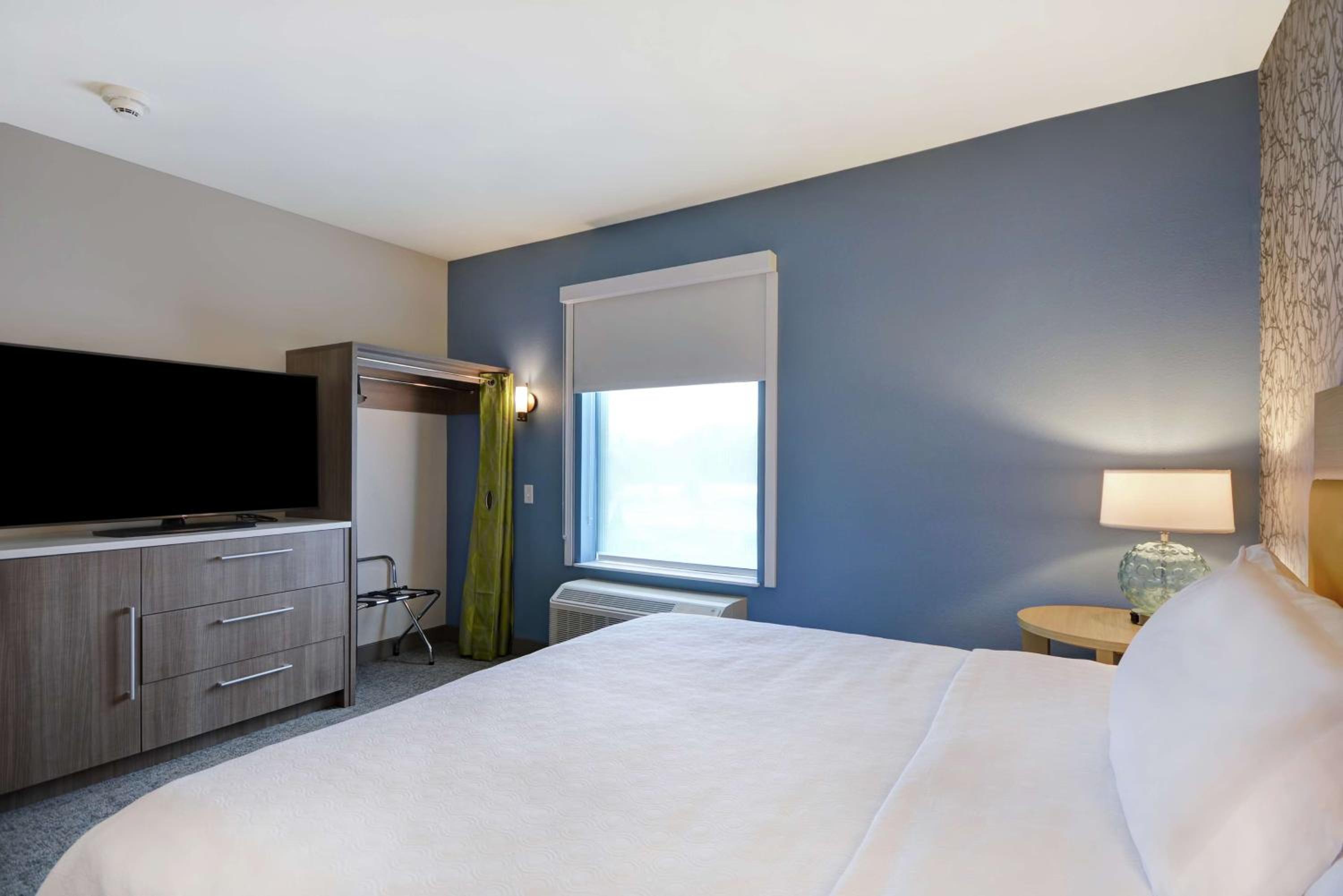 One-Bedroom King Suite - Non-Smoking