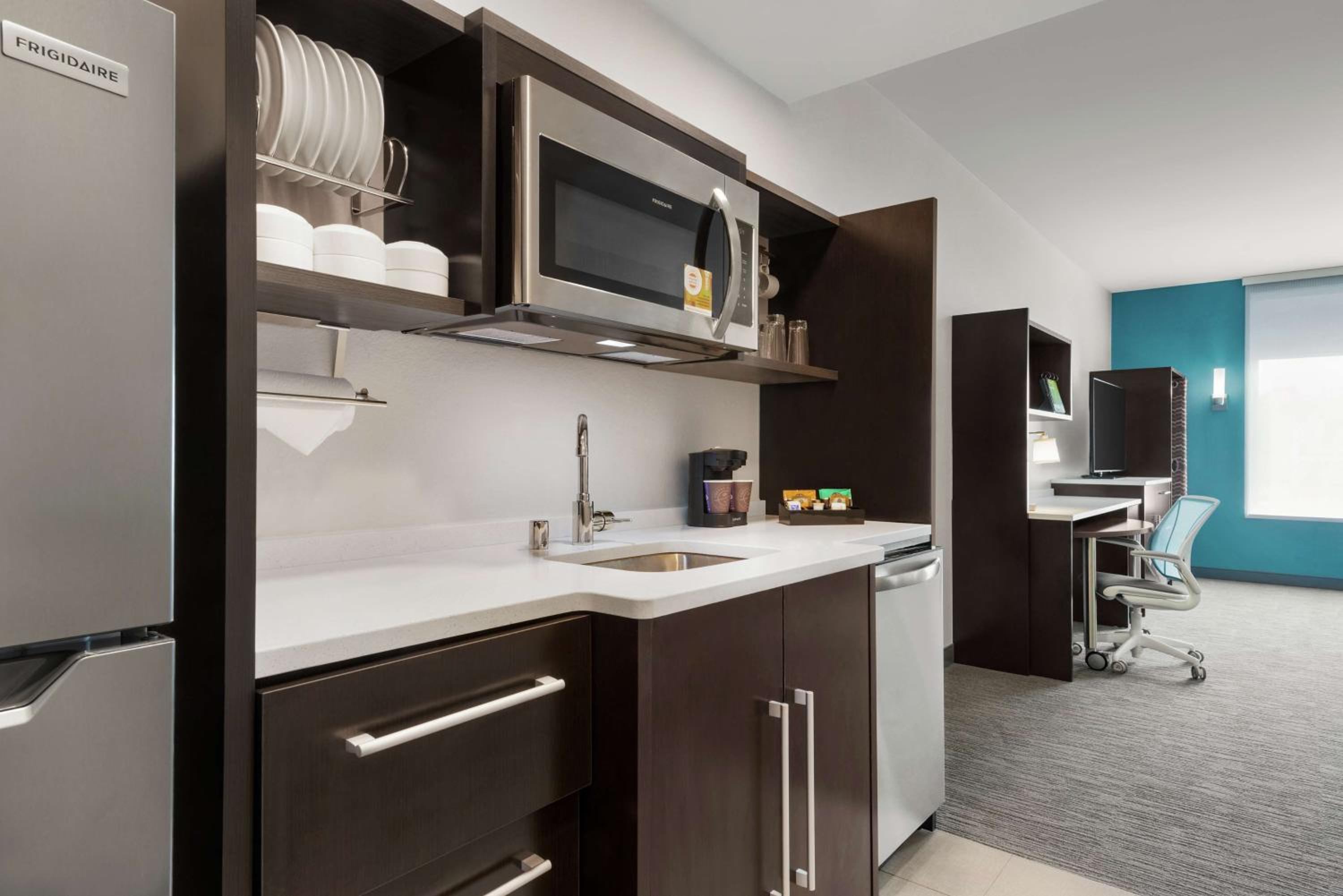 One-Bedroom King Suite - Non-Smoking - Photo 2
