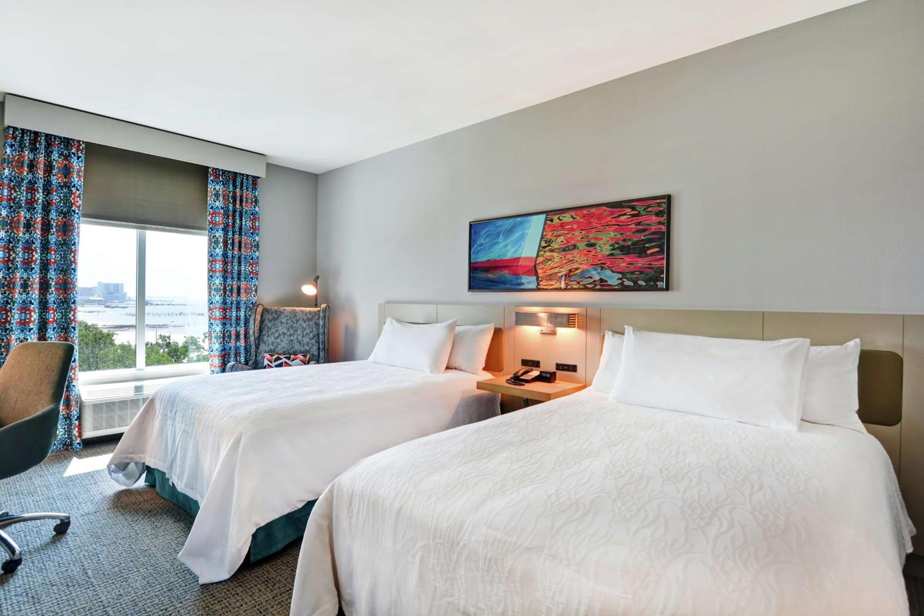 Queen Room with Two Queen Beds - Photo 3