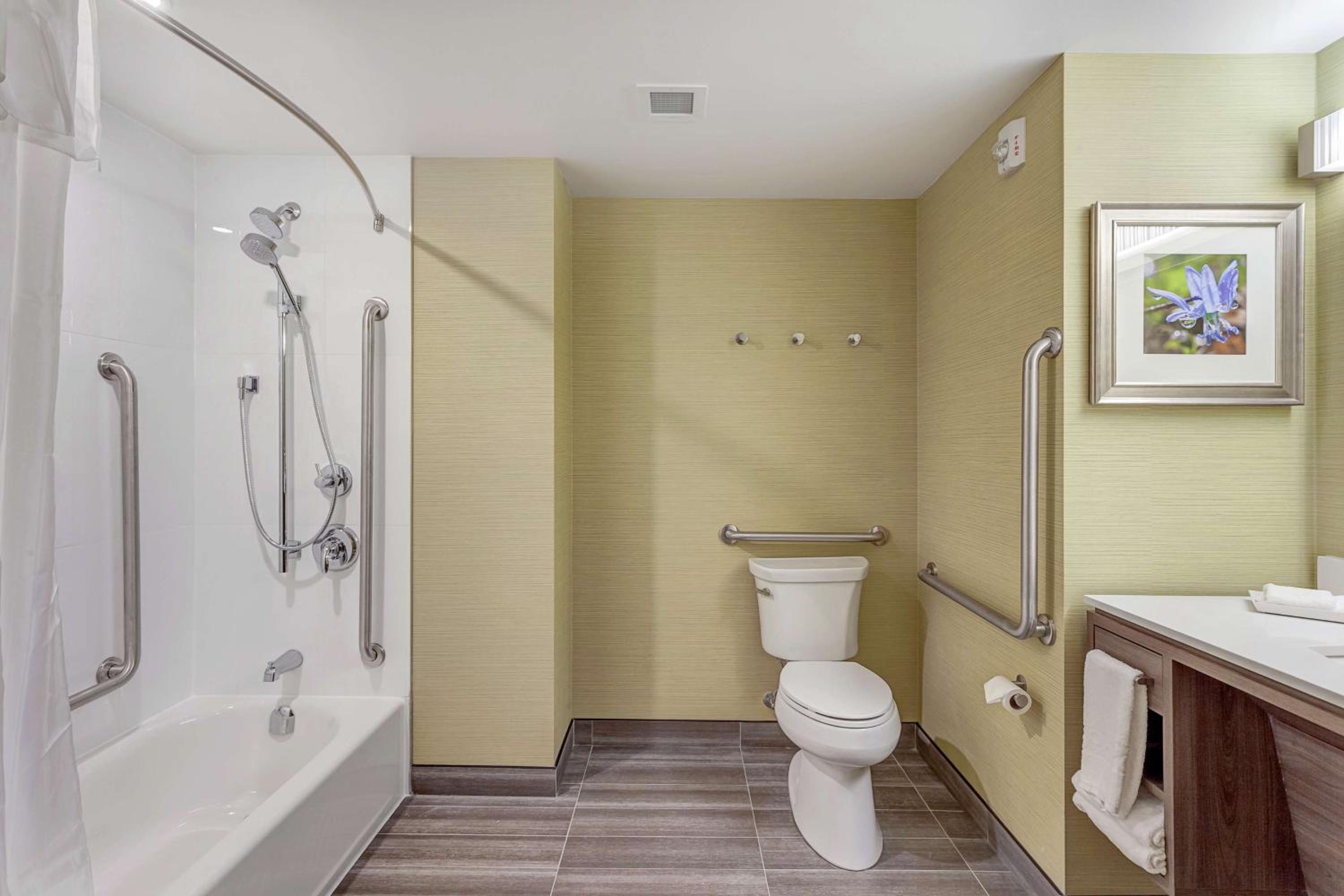 King Studio - Mobility and Hearing Access/Non-Smoking - Photo 3