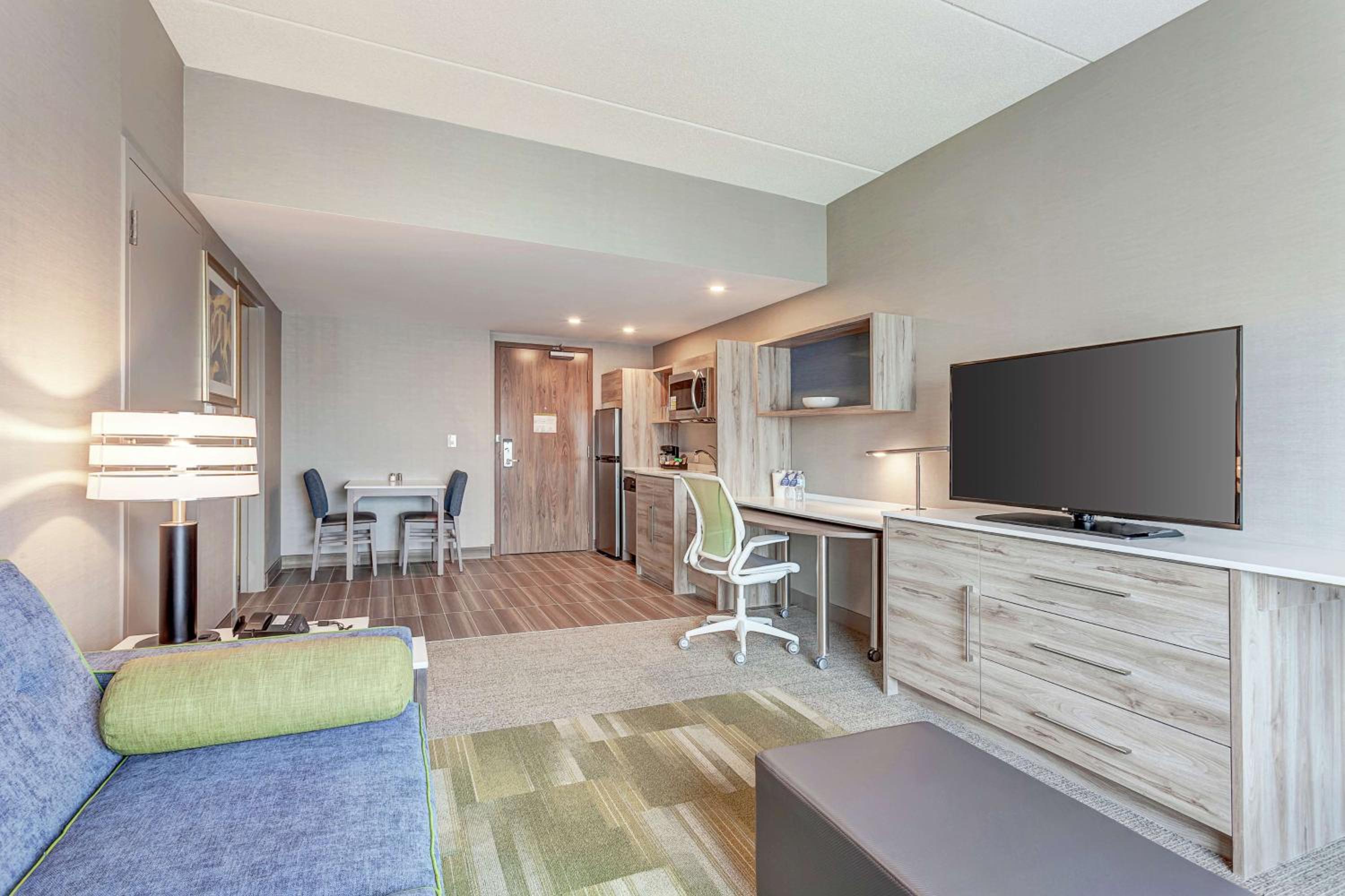 One-Bedroom King Suite - Non-Smoking - Photo 4