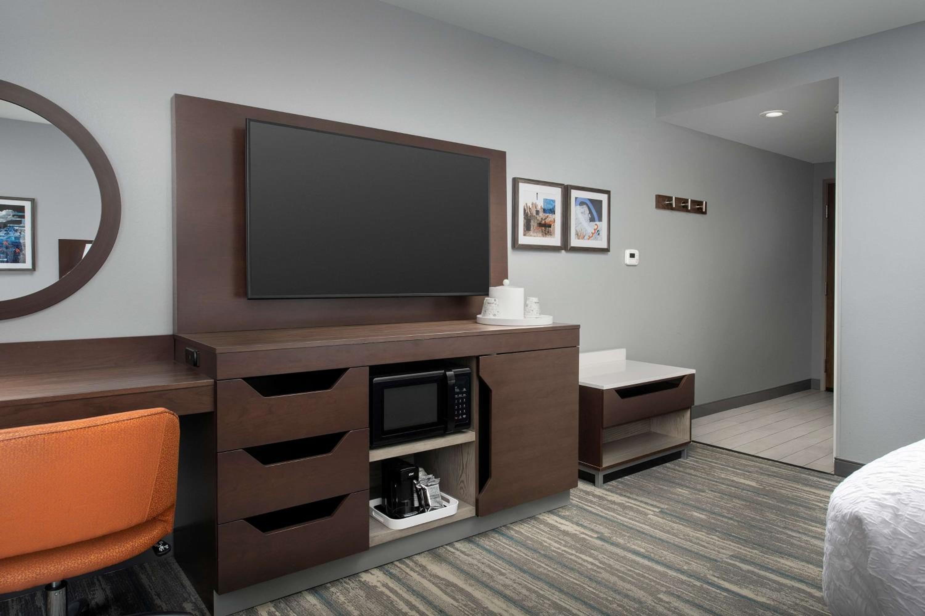 King Room - Non-Smoking - Photo 1