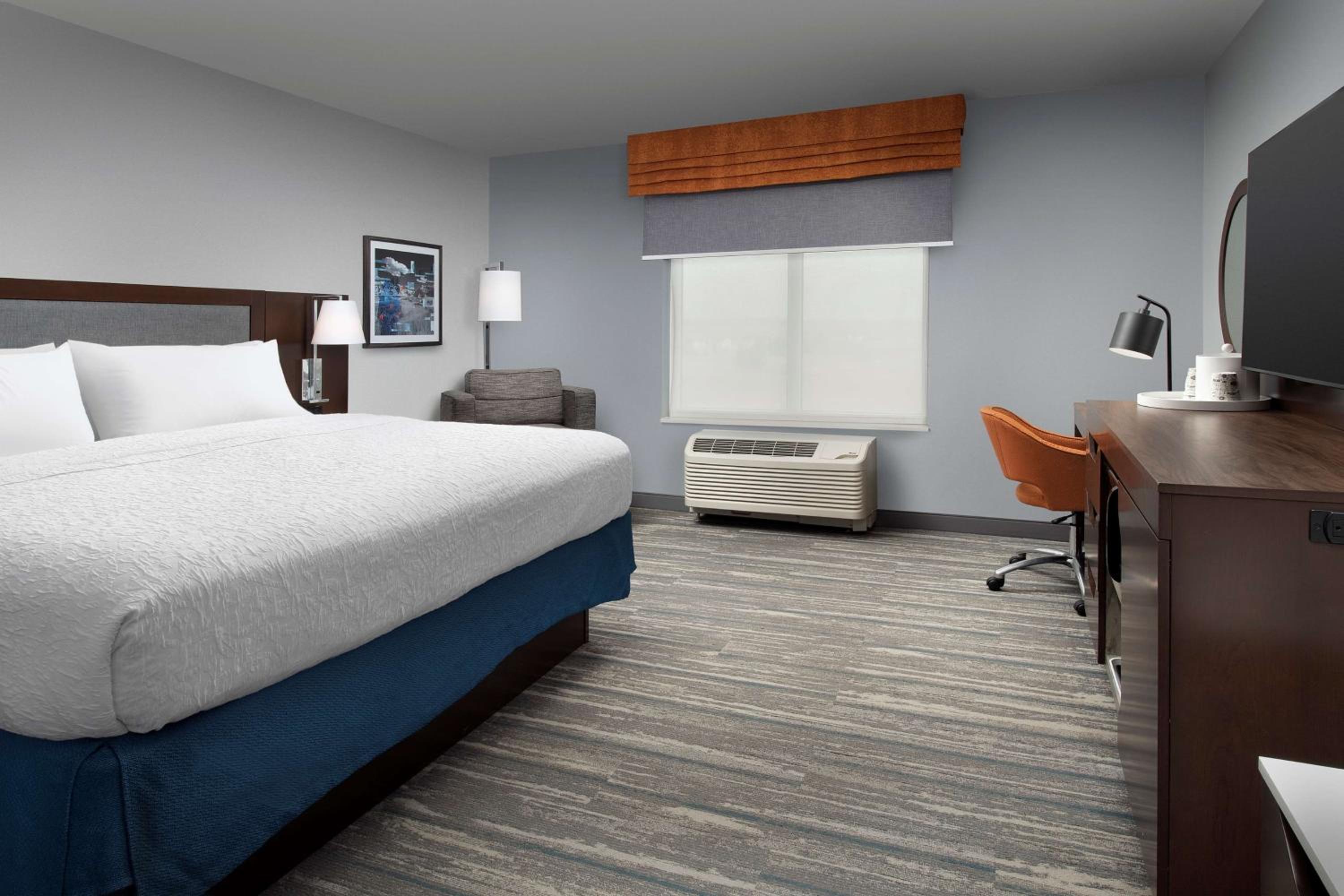 King Room - Non-Smoking - Photo 2