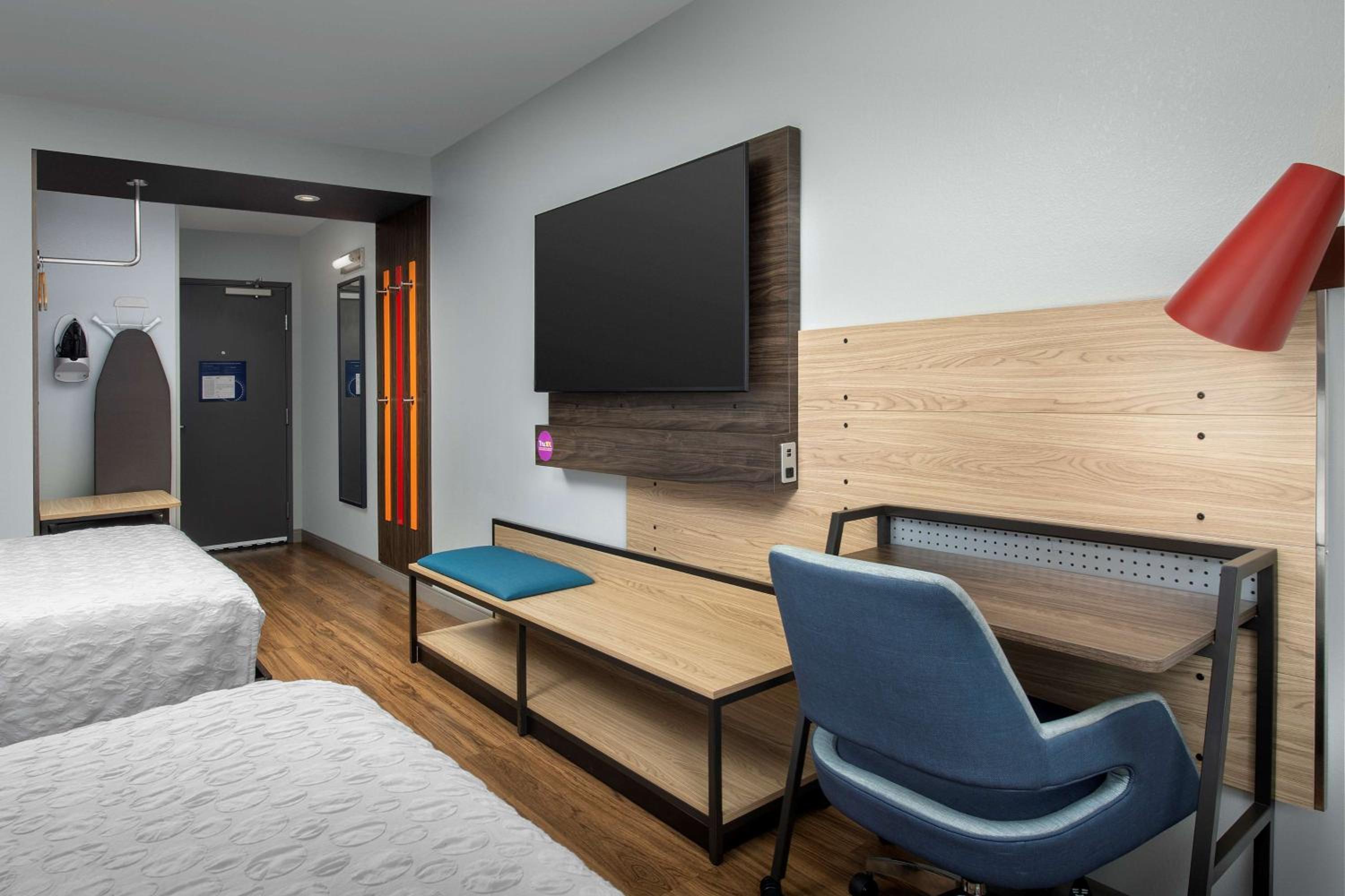 Queen Room with Two Queen Beds - Photo 1