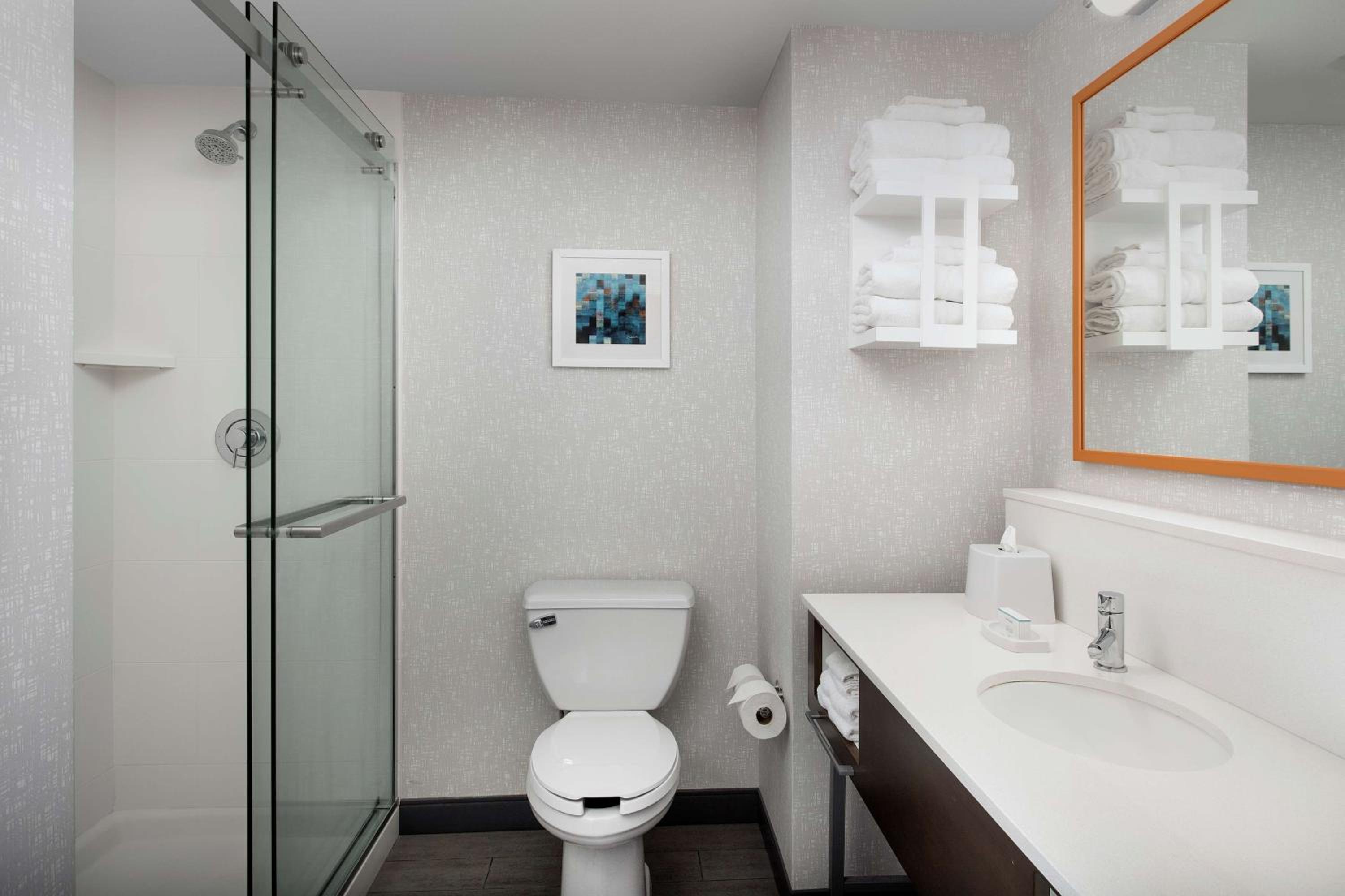 King Room - Non-Smoking - Photo 5