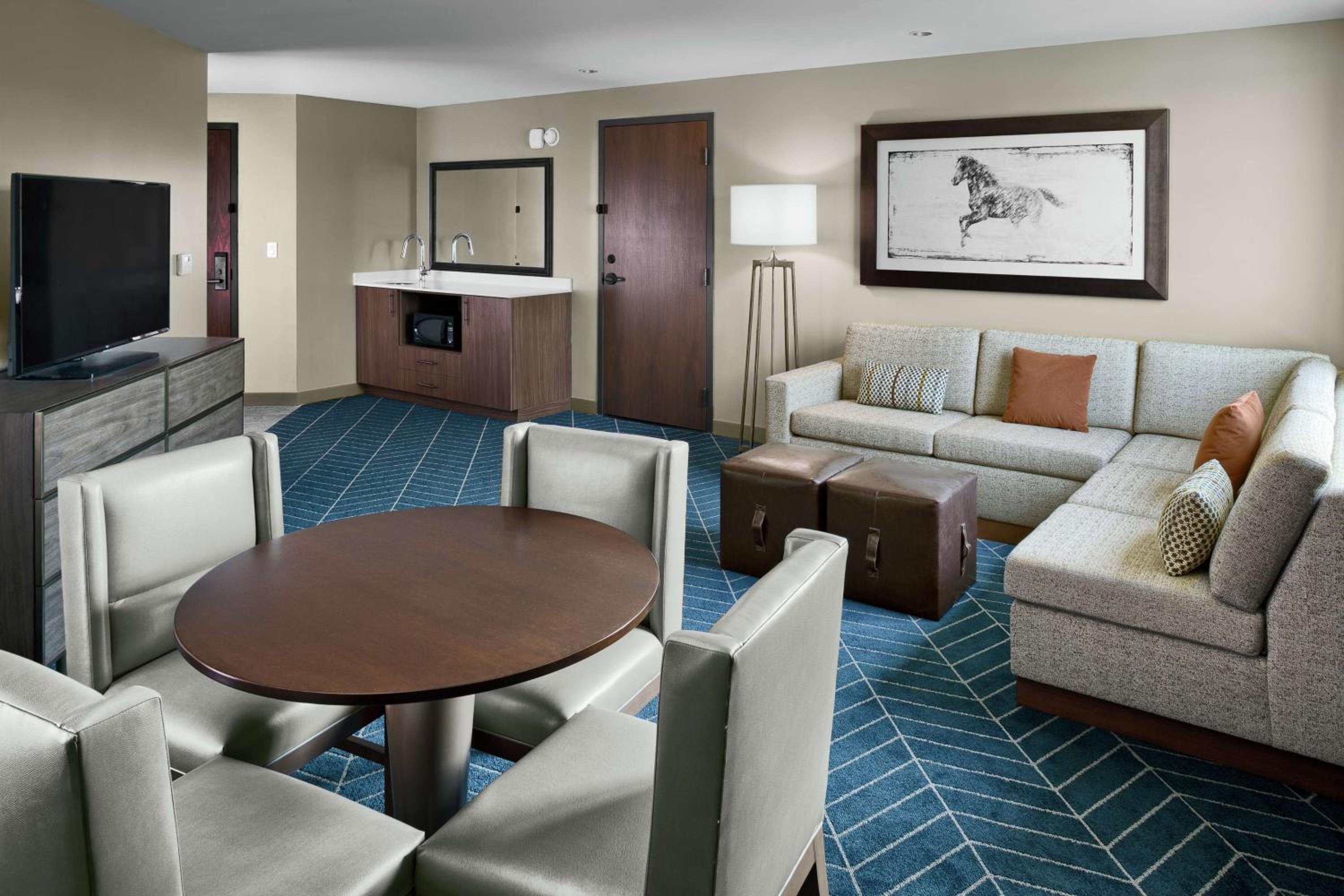 One-Bedroom King Suite - Photo 3