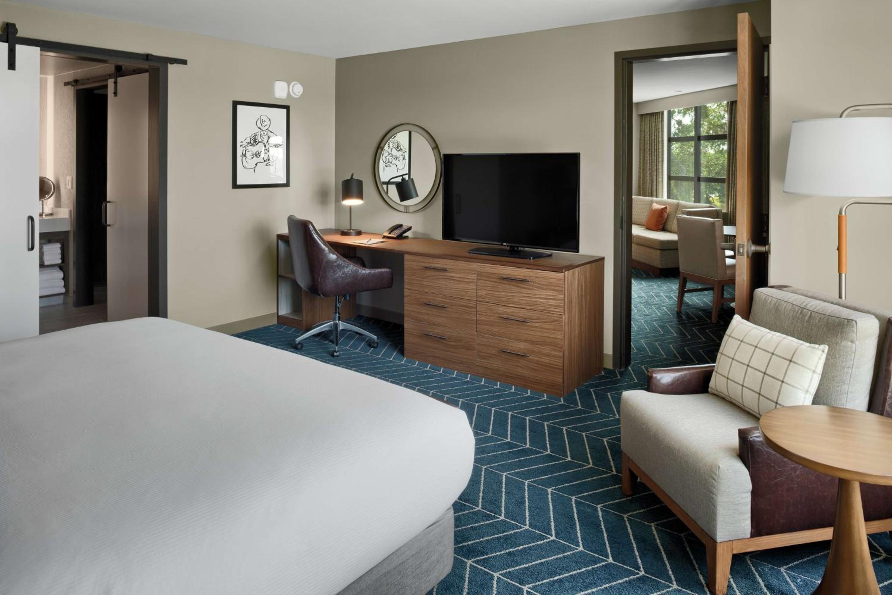 One-Bedroom King Suite - Photo 2
