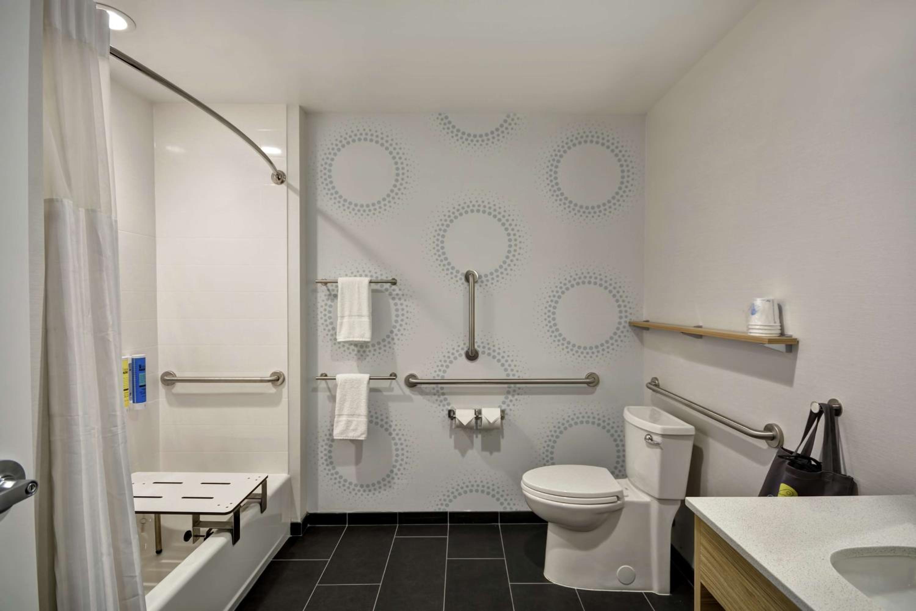 Queen Room with Two Queen Beds - Mobility and Hearing Access - Photo 2