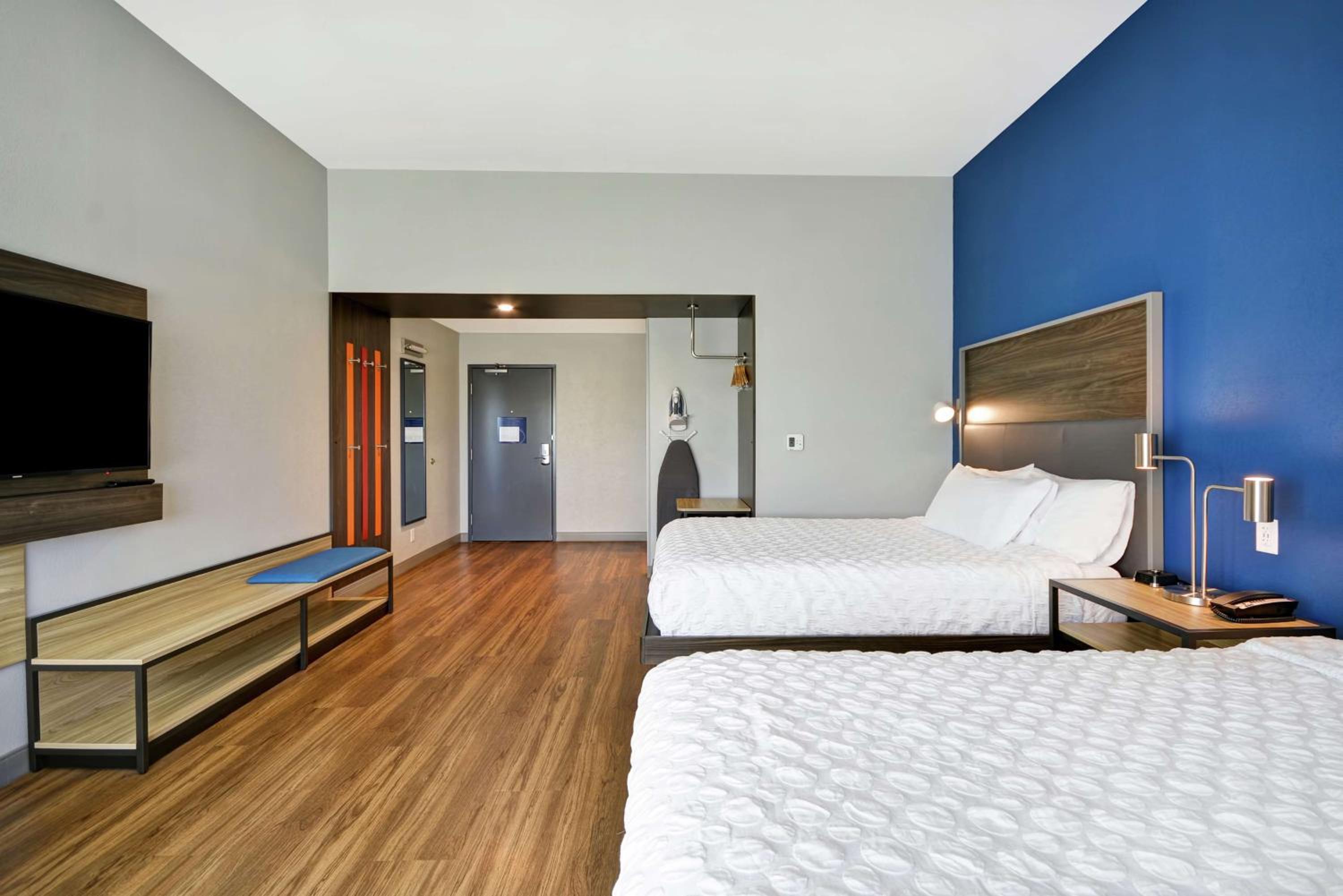 Queen Room with Two Queen Beds - Mobility and Hearing Access - Photo 3