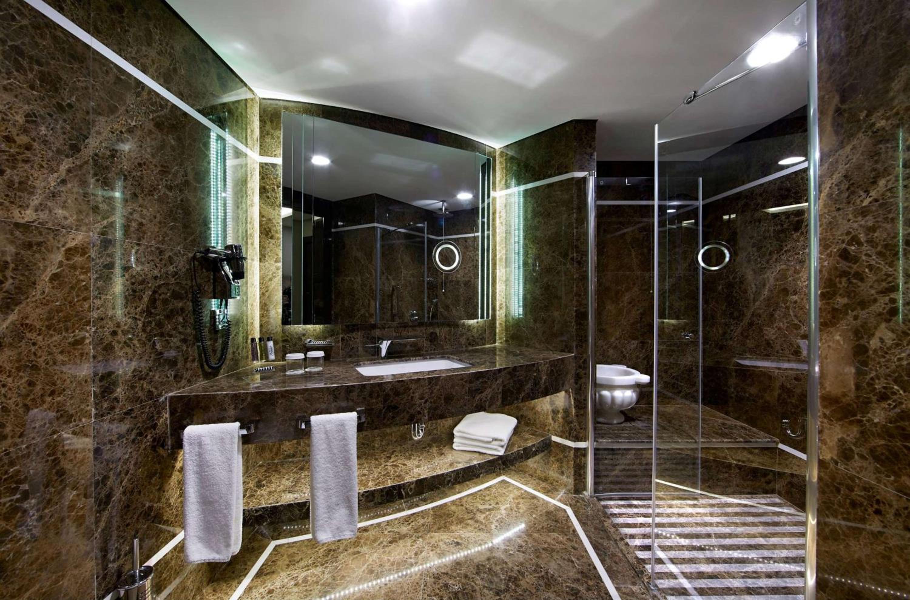 Two-Bedroom Family Suite thumbnail 5
