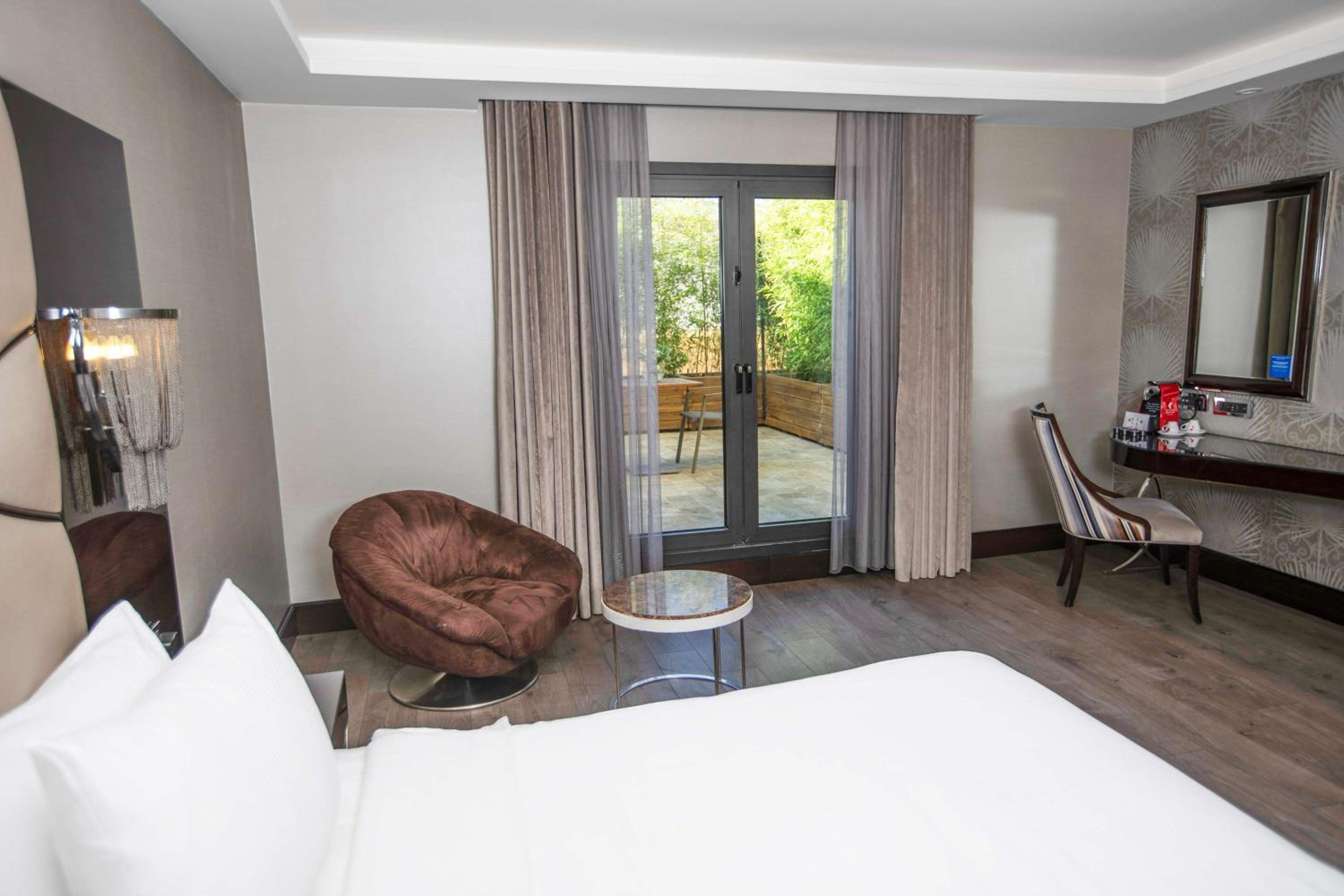 Deluxe King Room with Terrace