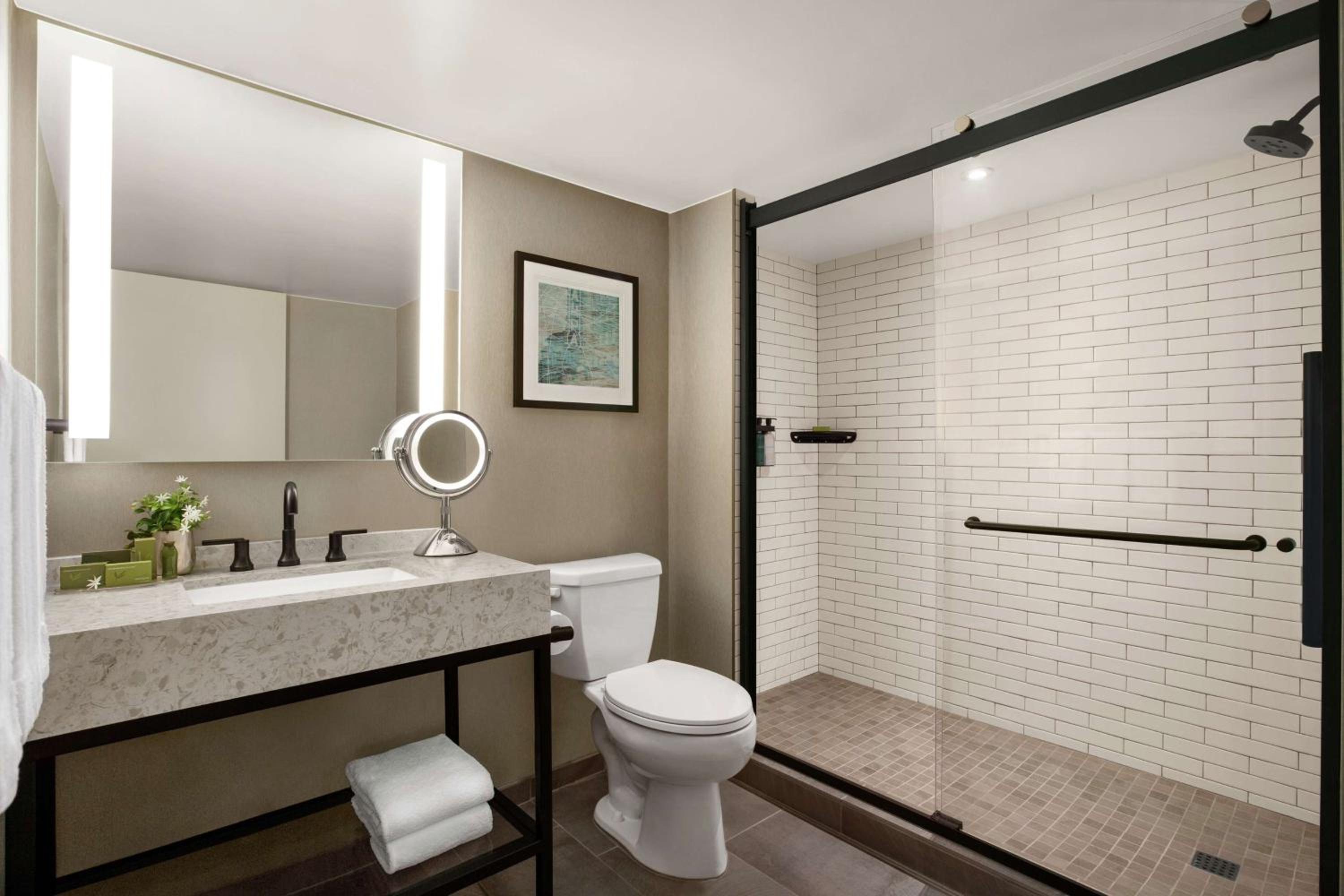 King Suite with Pool View - Photo 2