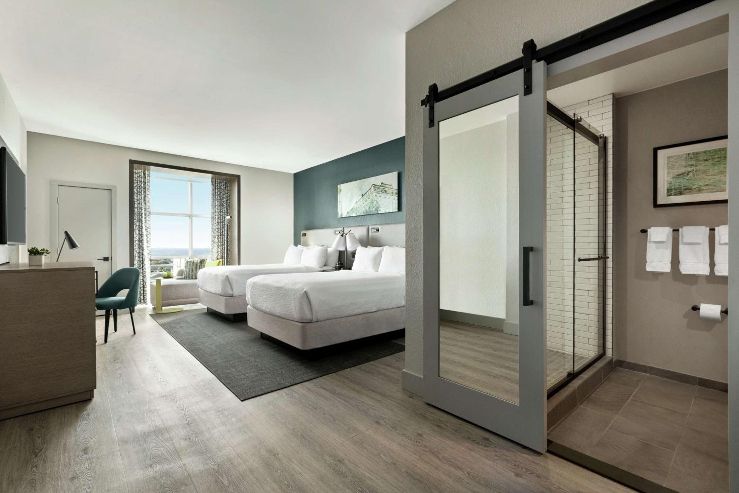 Double Room with City View - Photo 2