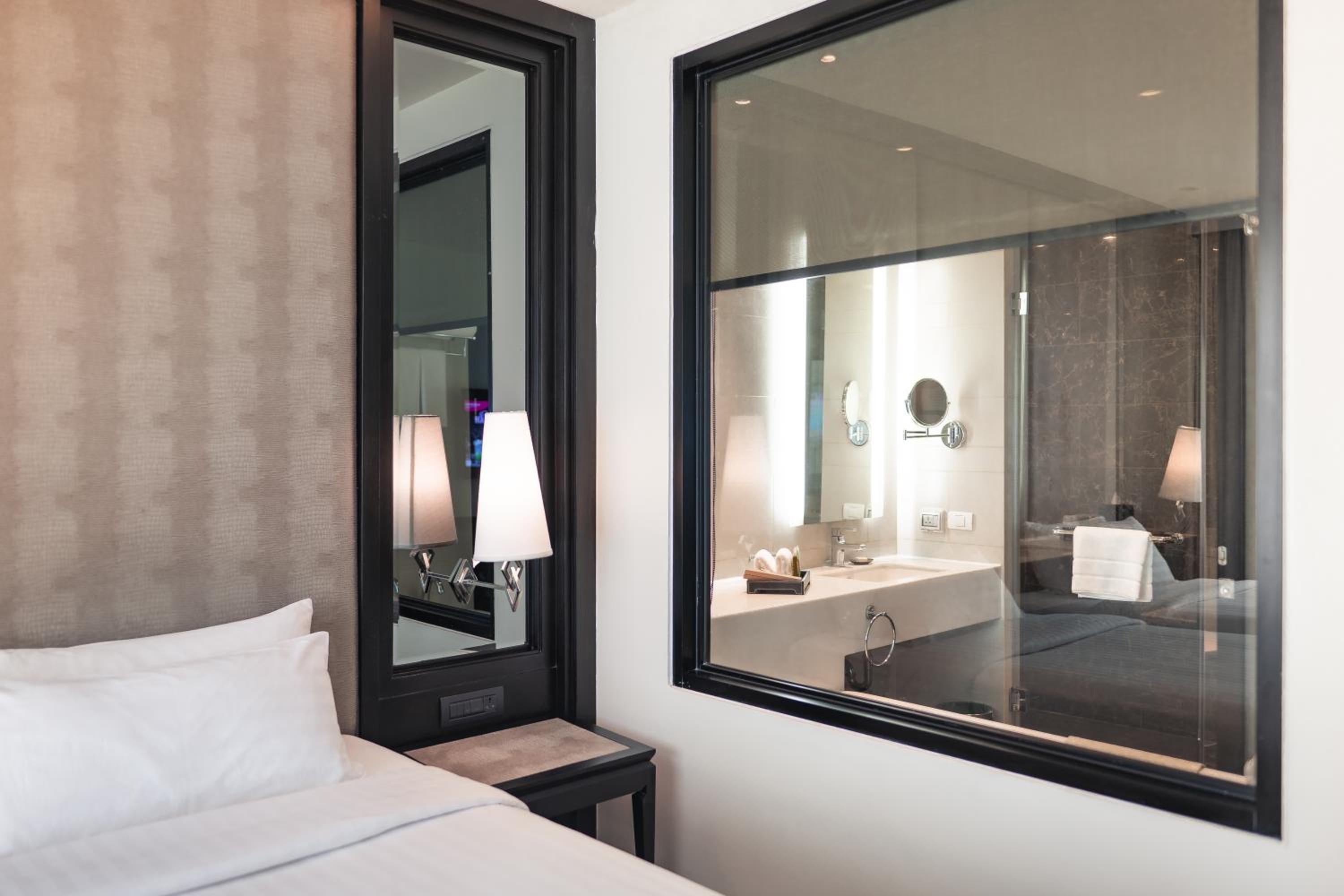 Deluxe Room 1 King Bed