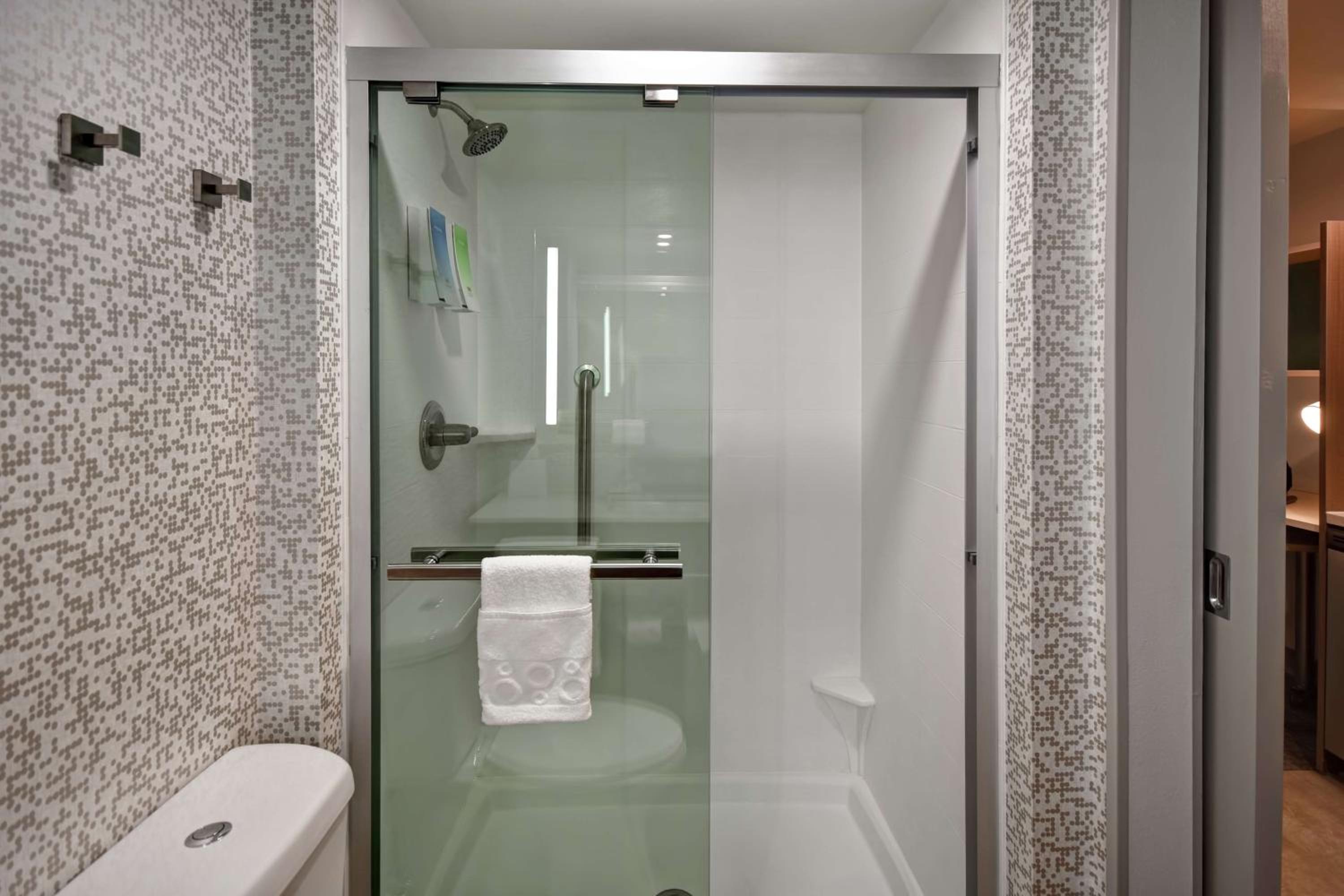 Queen Suite with Two Queen Beds - Hearing Access/Non-Smoking
