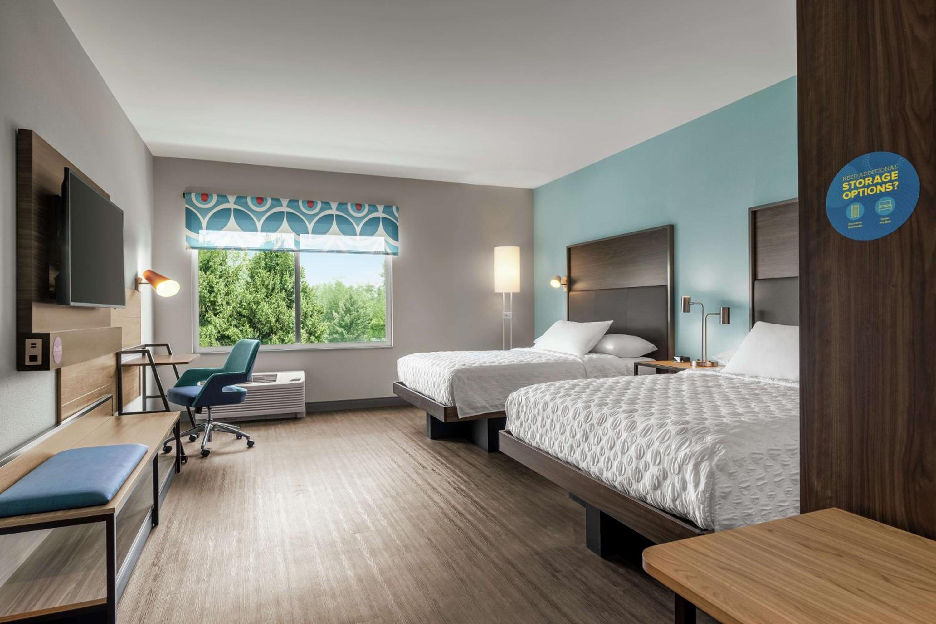 Queen Room with Two Queen Beds and Roll-In Shower - Mobility Access photo 3