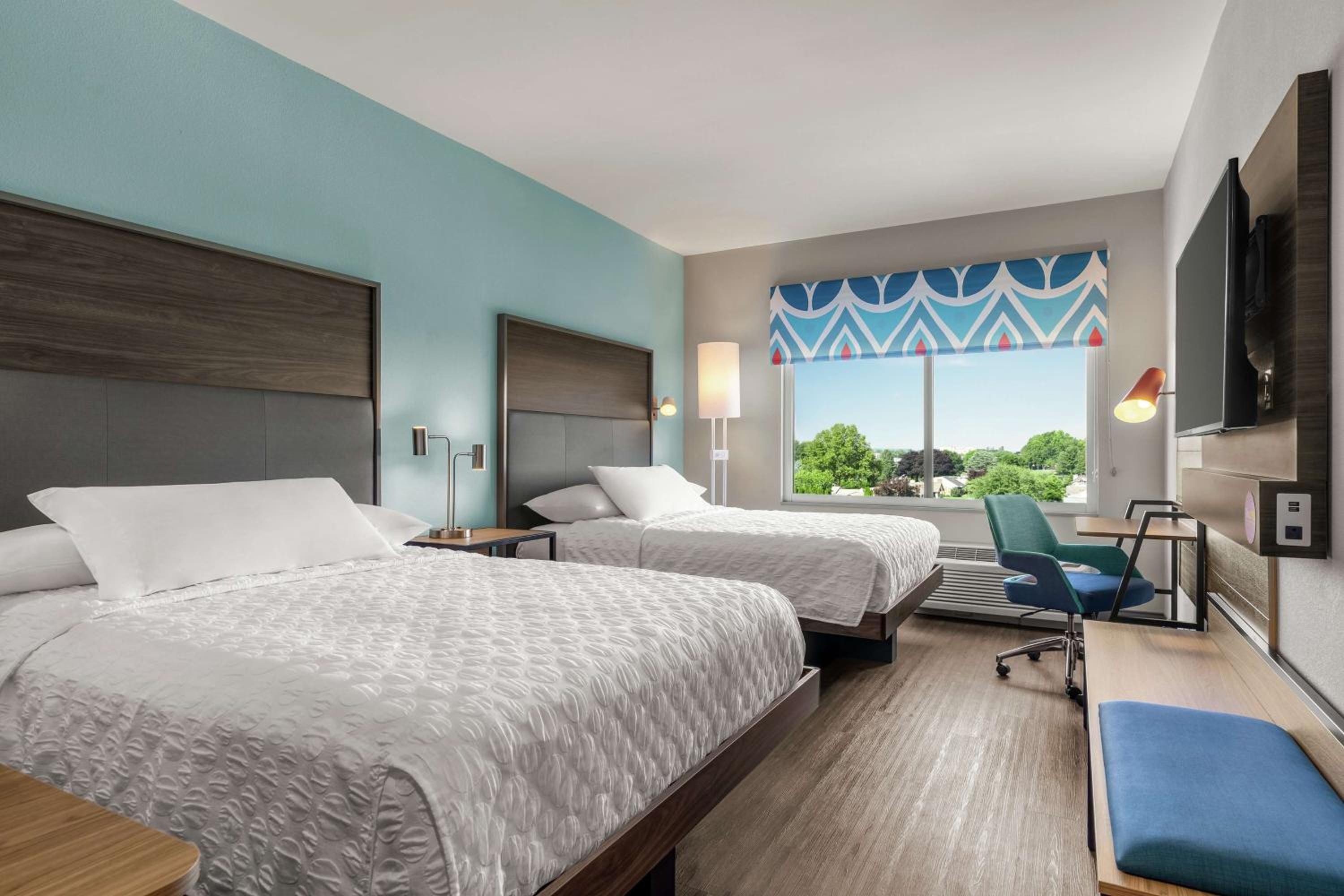 Queen Room with Two Queen Beds photo 2