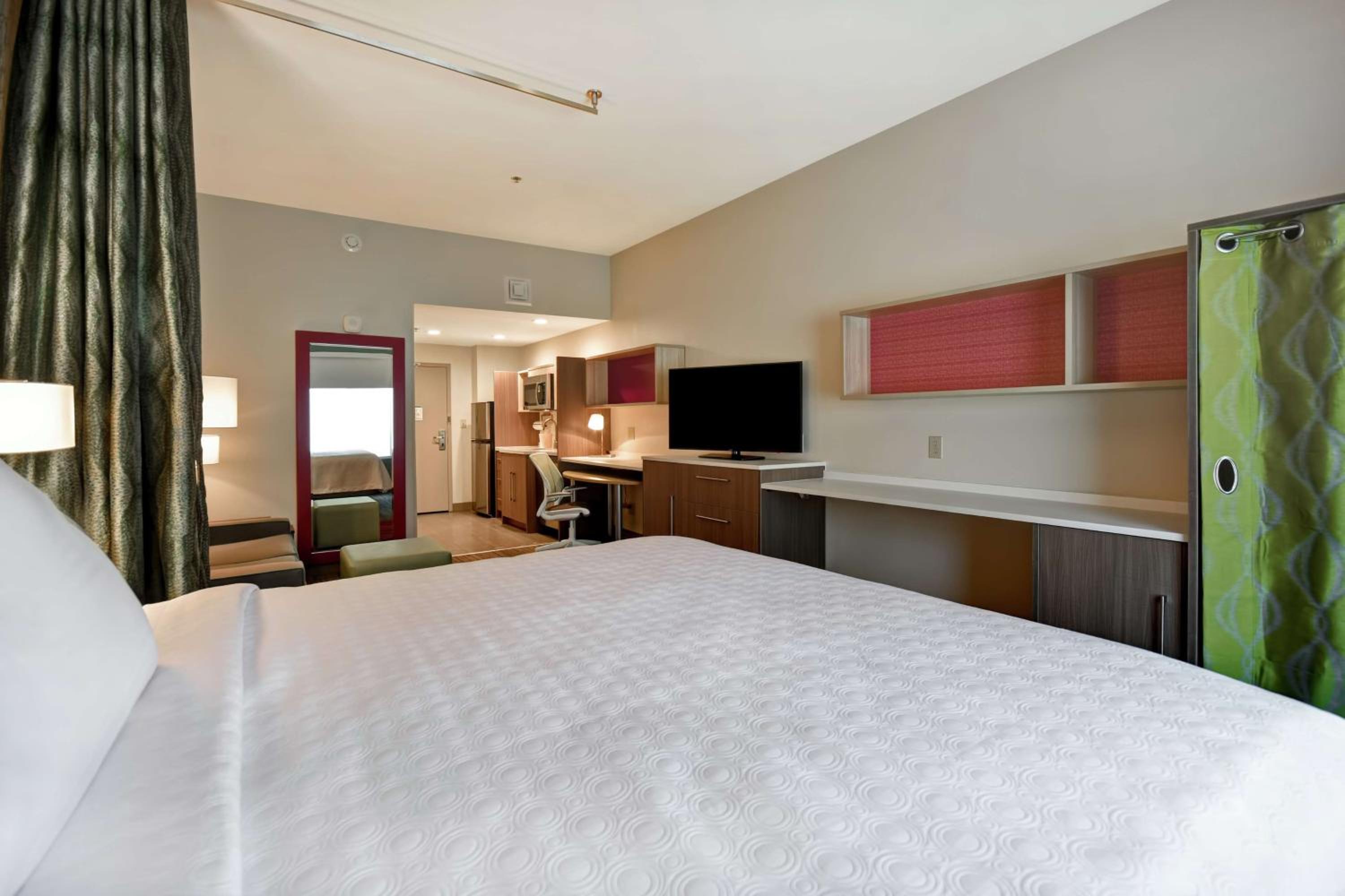 King Studio Suite - Non-Smoking - Photo 1
