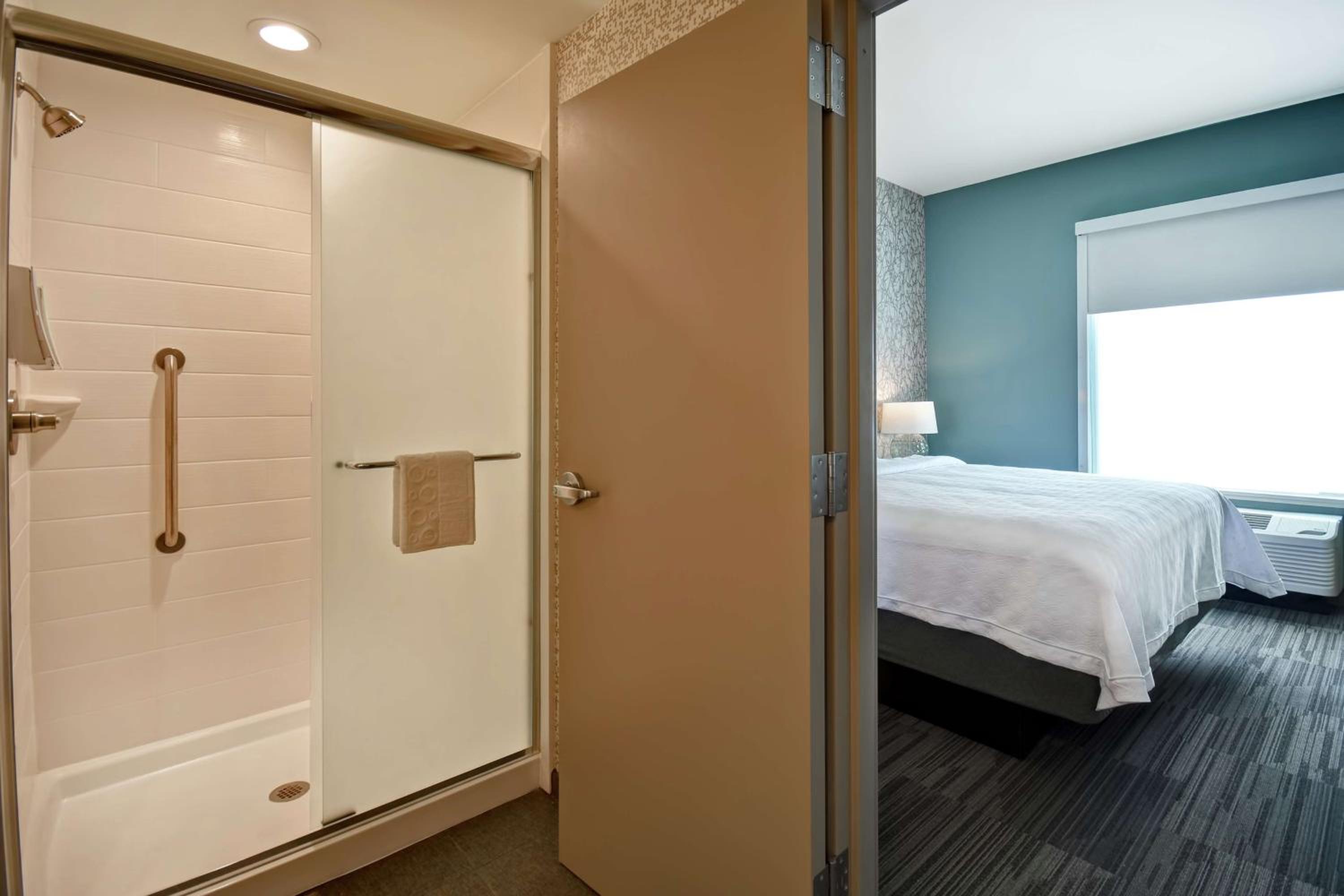 One-Bedroom King Suite - Non-Smoking - Photo 5