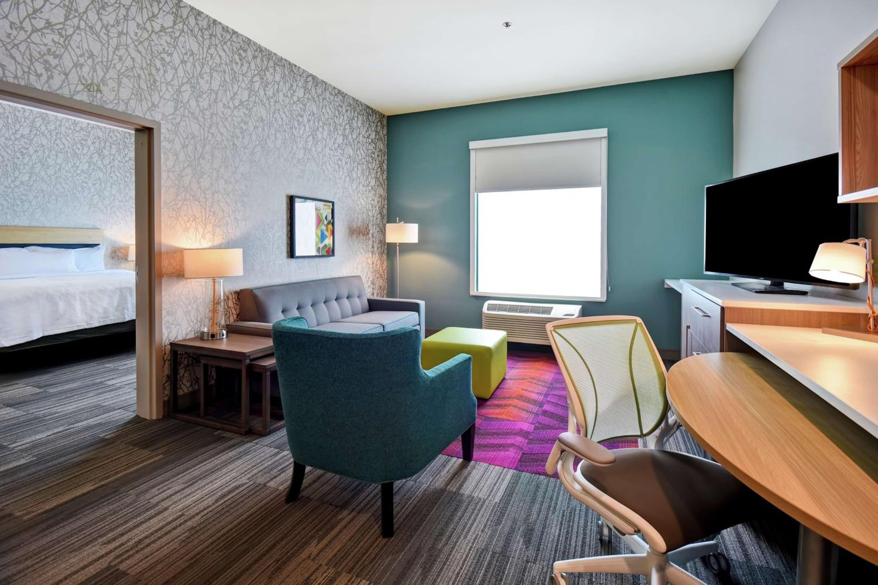 King Suite with Bath Tub - Mobility Access/Non-Smoking - Photo 3