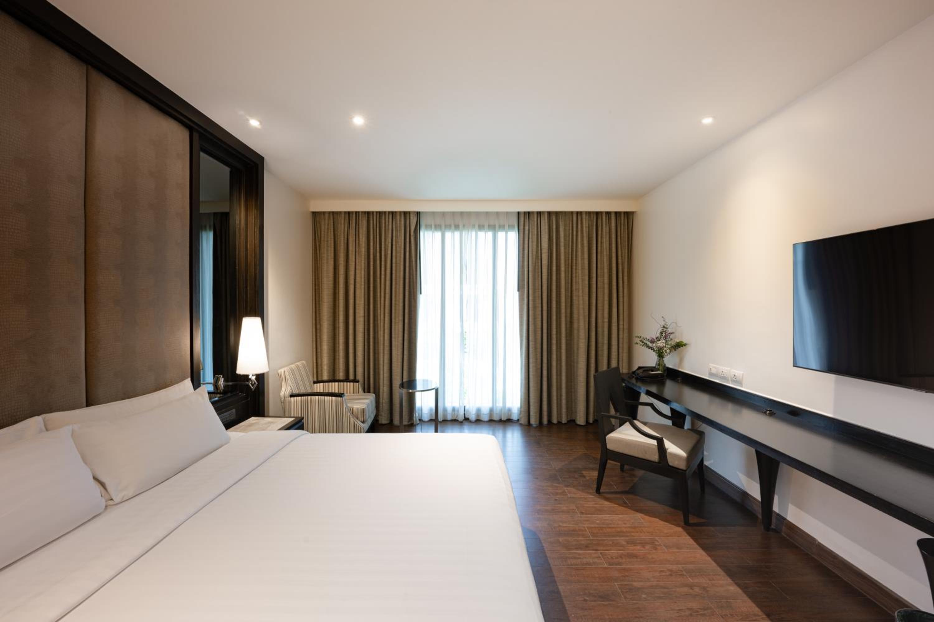 Deluxe Room 1 King Bed
