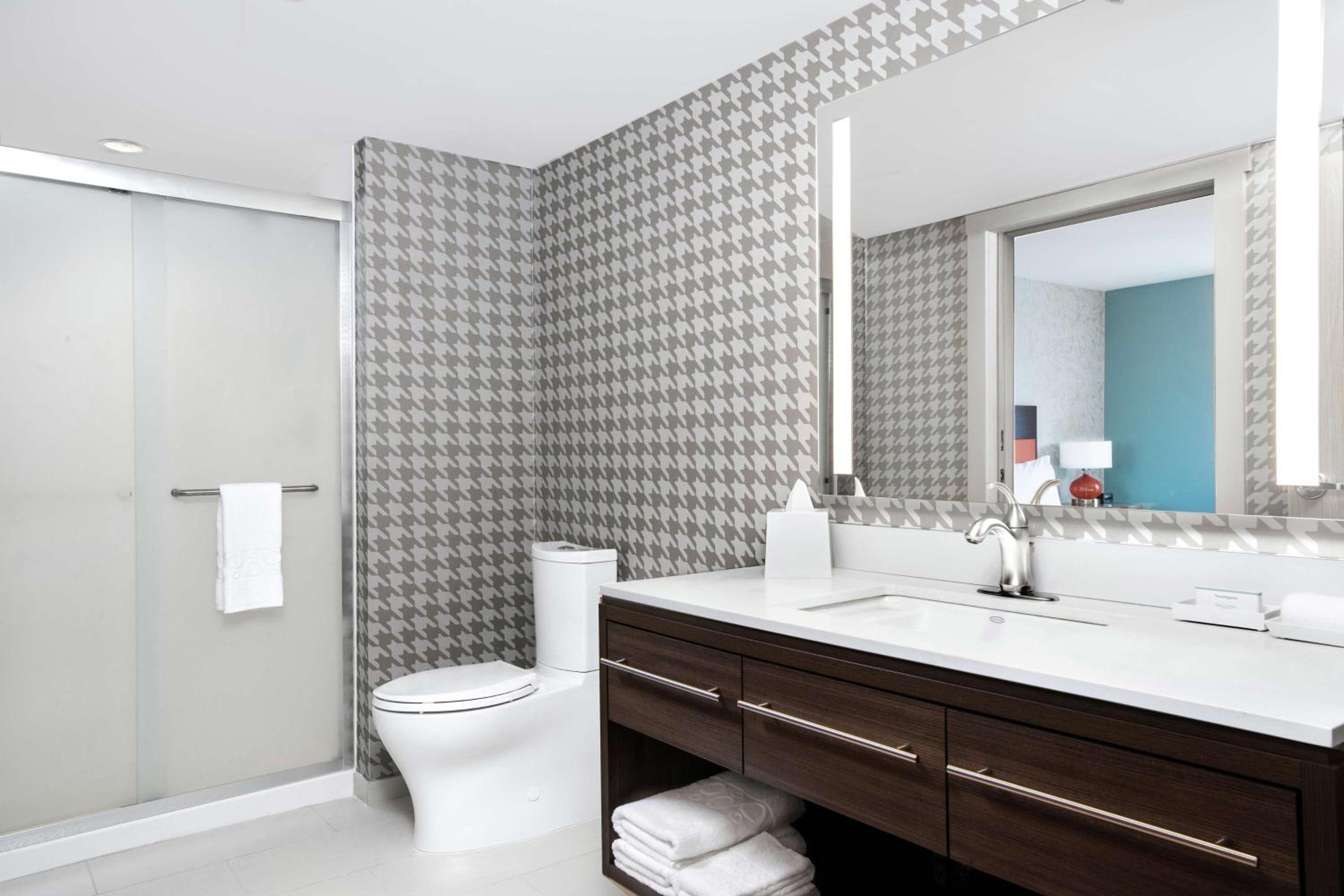 One-Bedroom King Suite - Non-Smoking - Photo 3