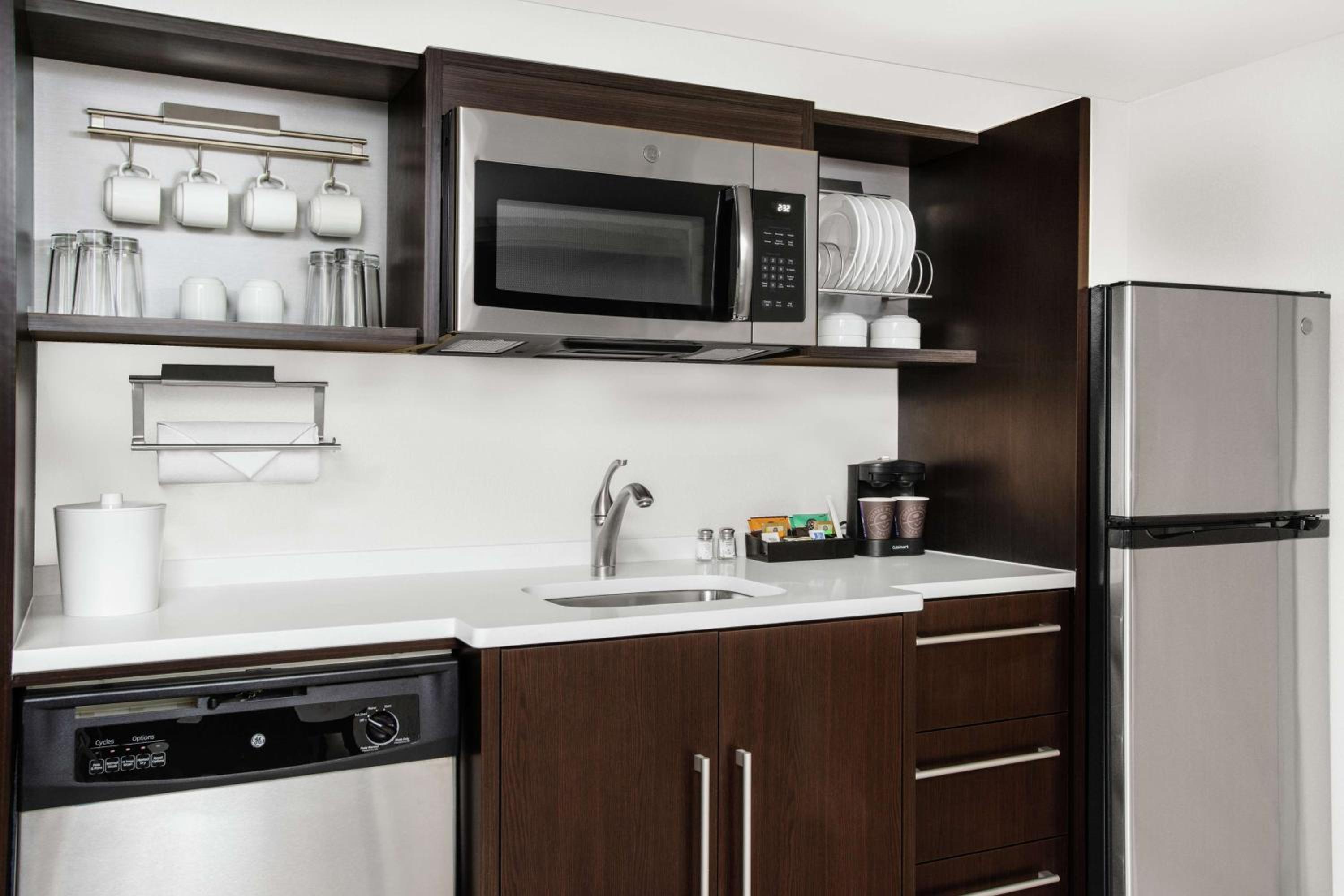 One-Bedroom King Suite - Non-Smoking - Photo 7