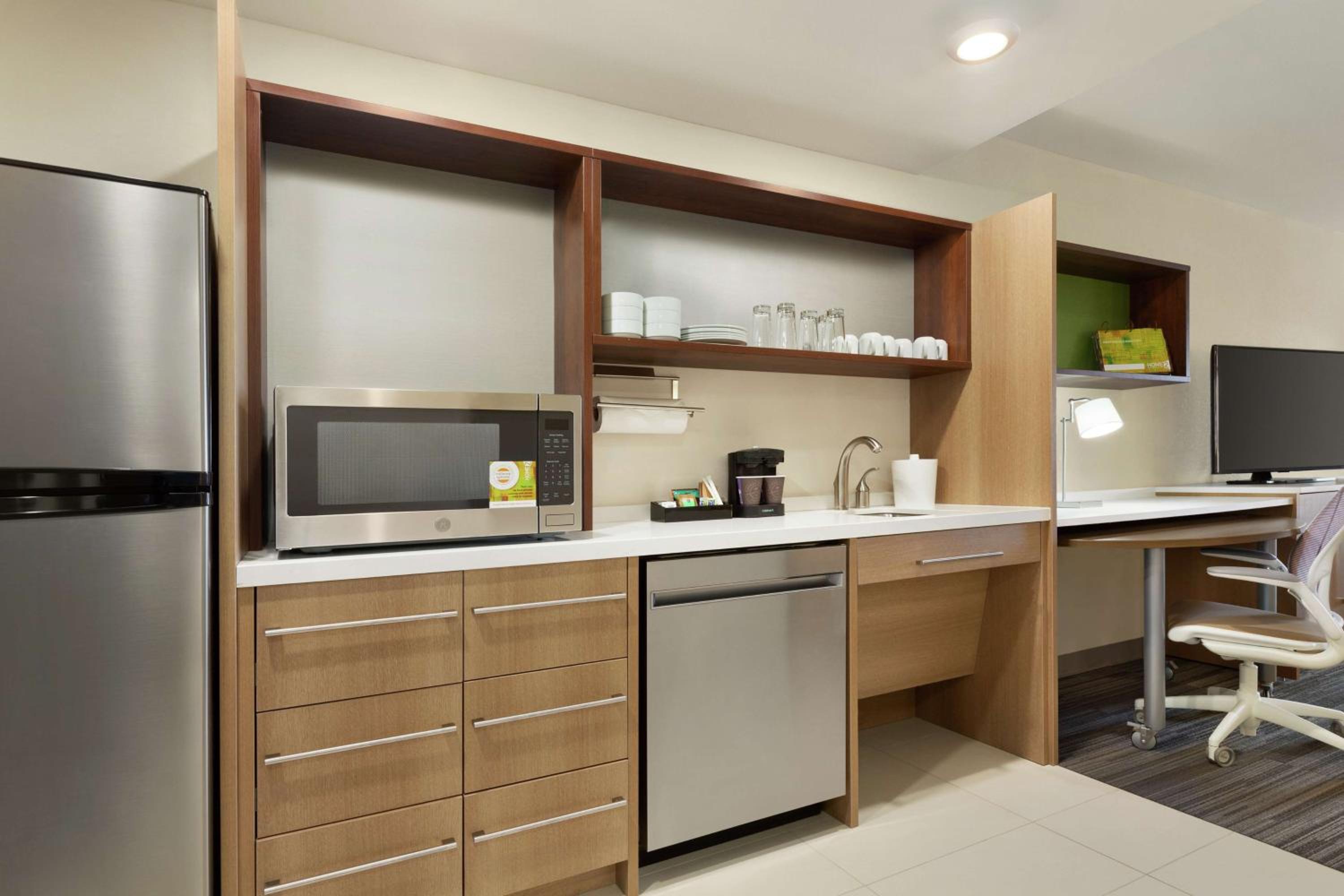 Studio, 2 Queen Beds, Accessible, Bathtub
