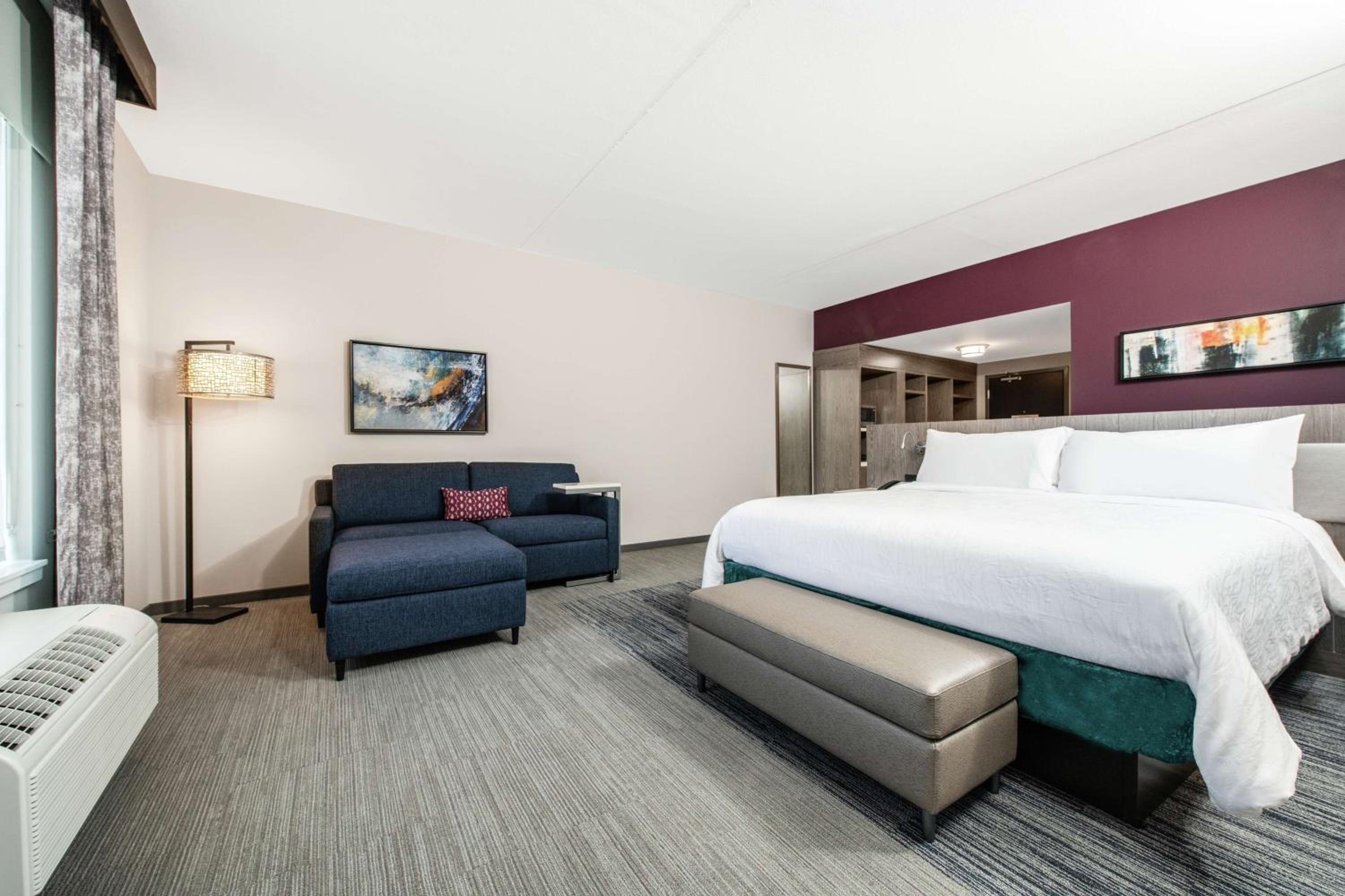 King Room with Sofa Bed - Hearing Accessible - Photo 2