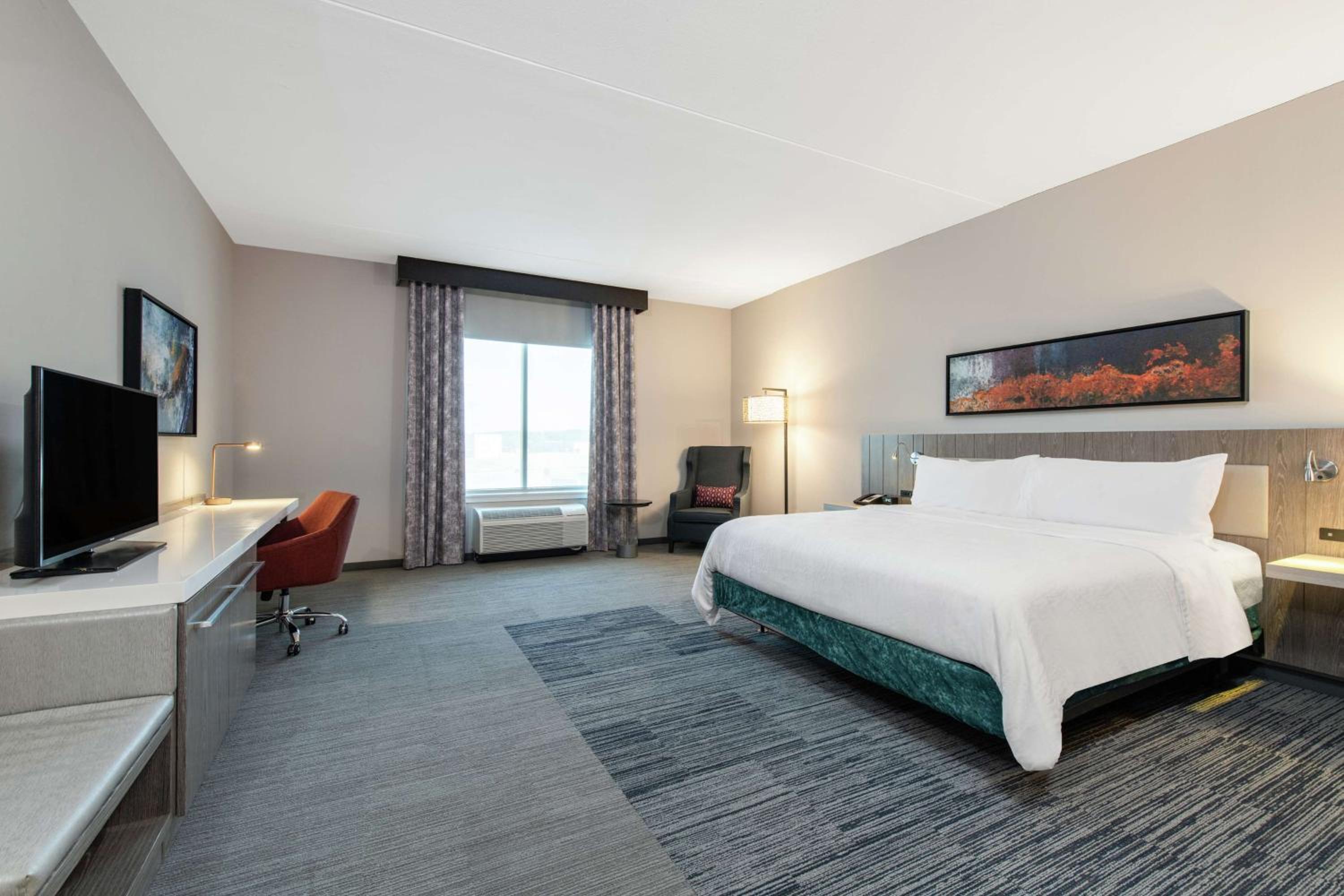 King Room with Accessible Tub - Mobility Access - Photo 5