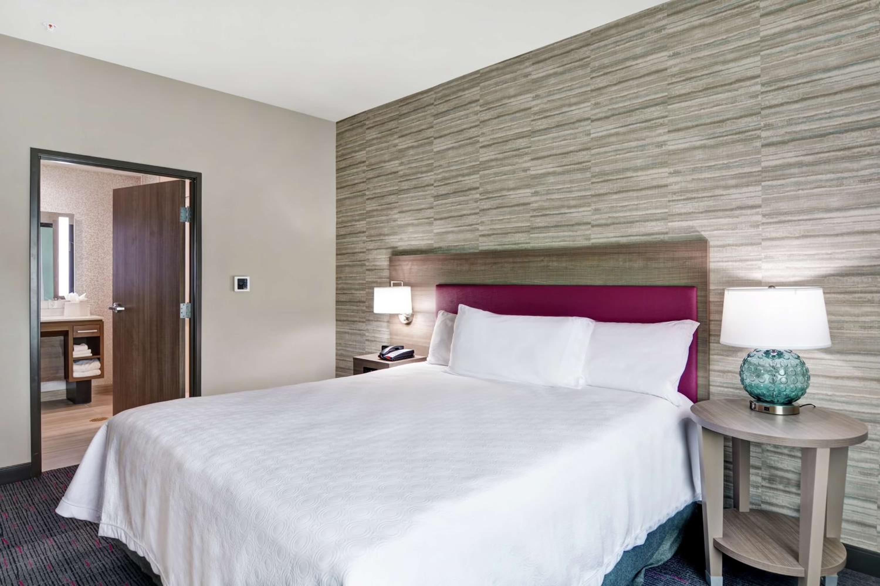 One-Bedroom King Suite - Non-Smoking - Photo 1
