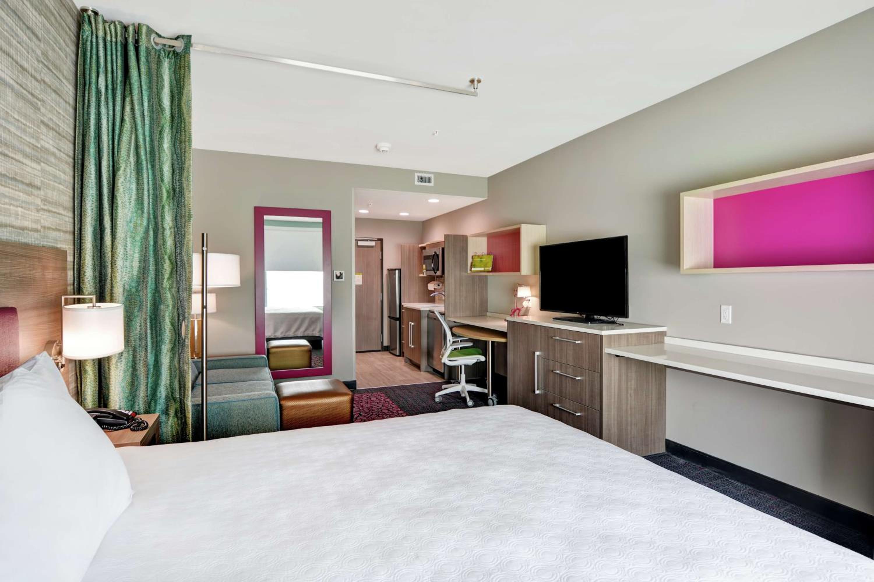 King Studio Suite - Non-Smoking - Photo 1