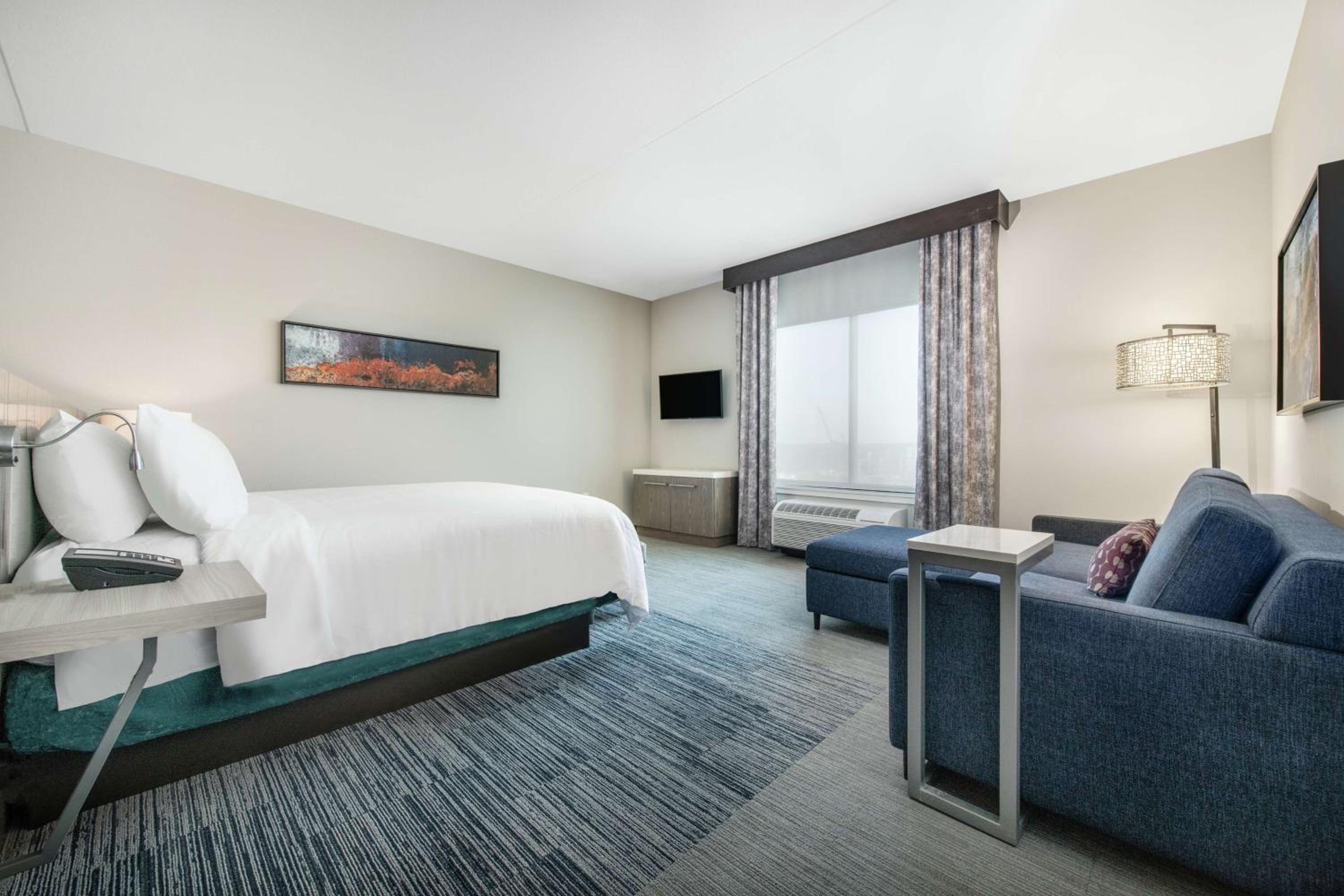 King Room with Sofa Bed - Hearing Accessible - Photo 3