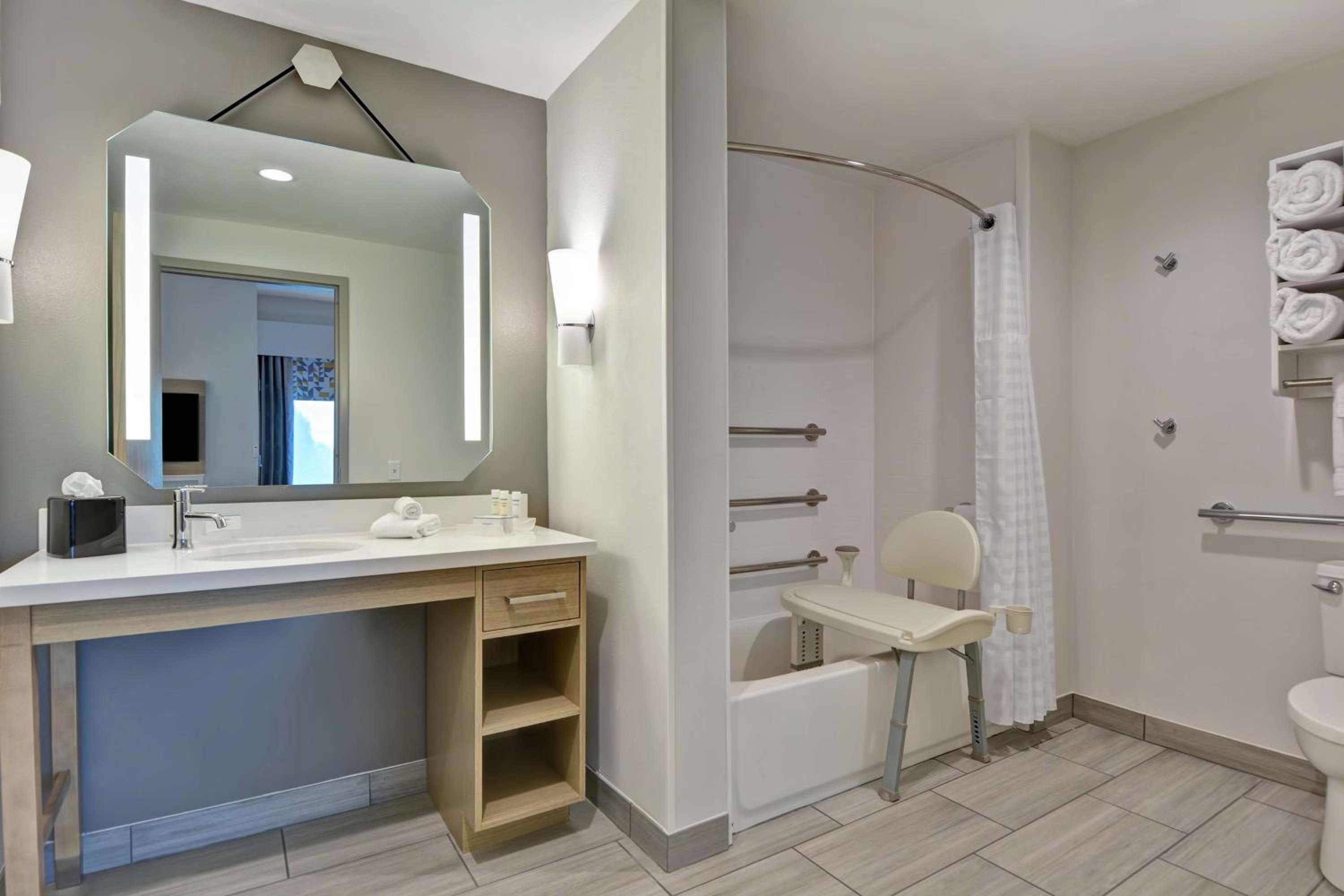 King Studio Suite - Mobility Access/Non-Smoking - Photo 2
