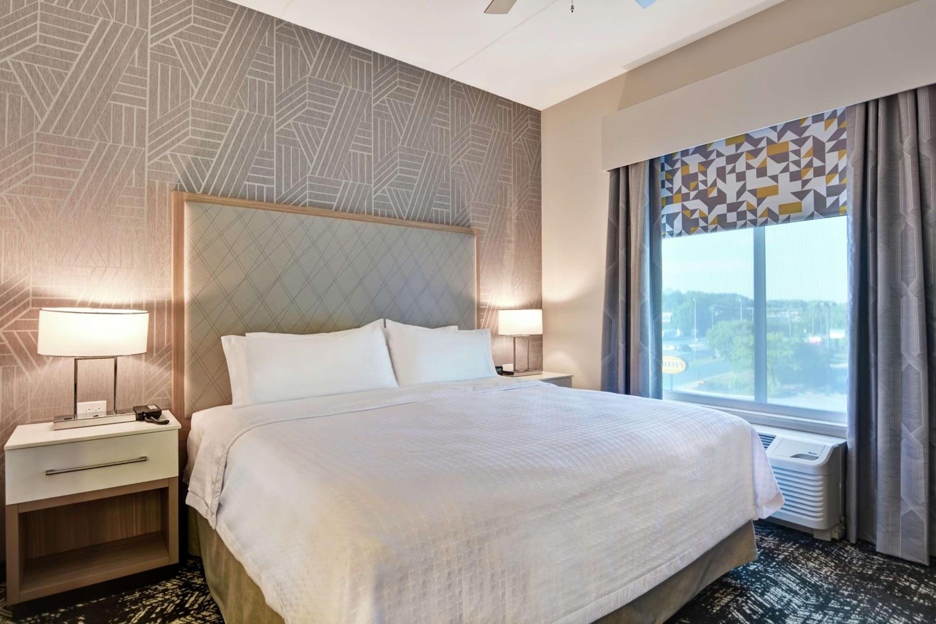 King Suite - Hearing Access/Non-Smoking - Photo 1