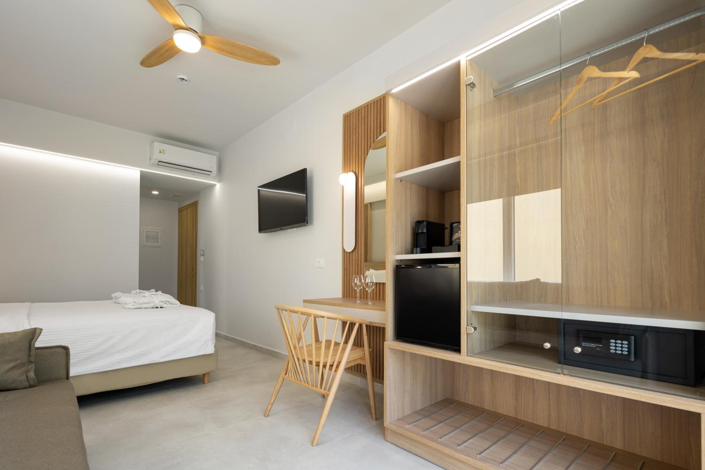 Deluxe Double or Twin Room with Balcony