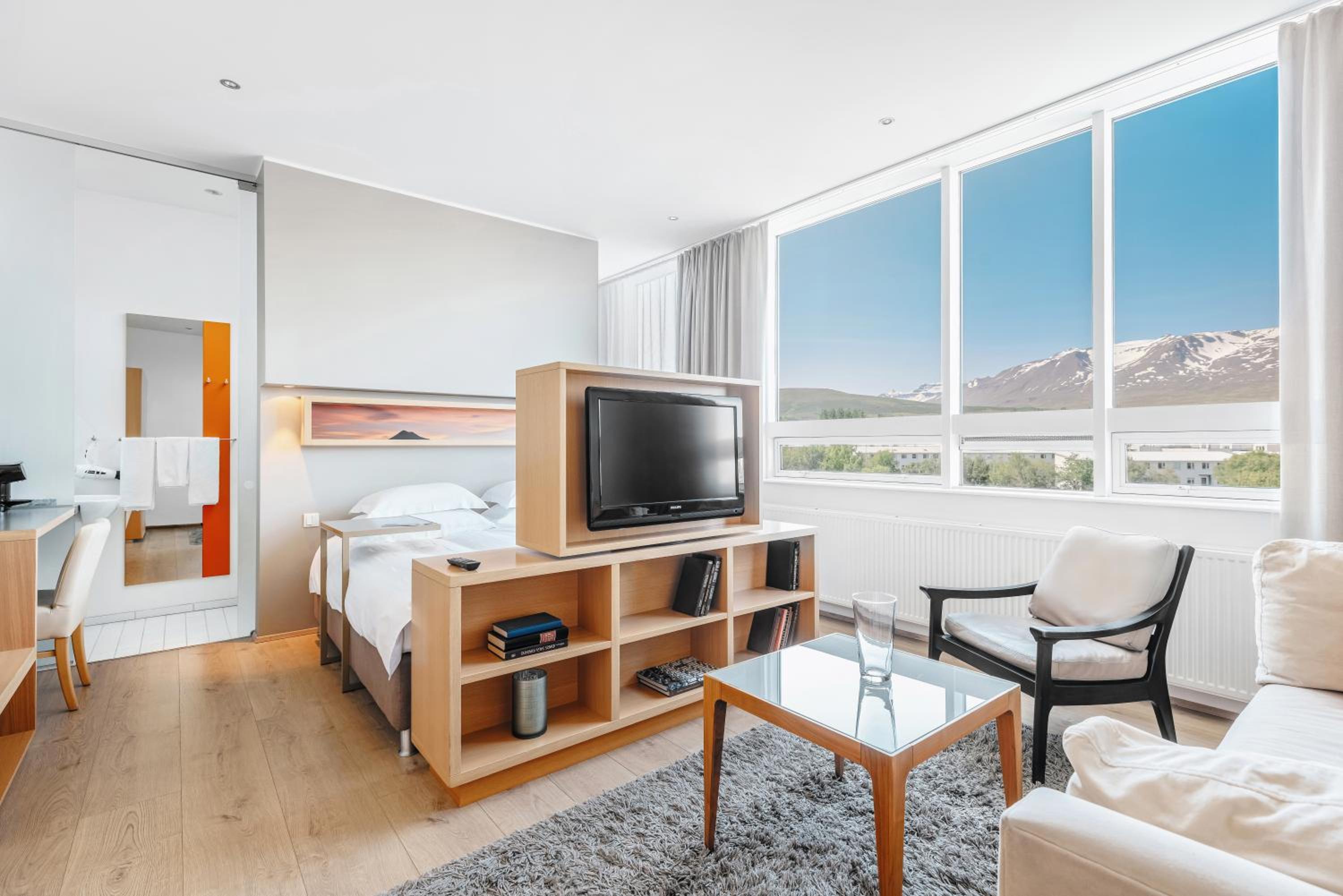 Deluxe King Room - Photo 2