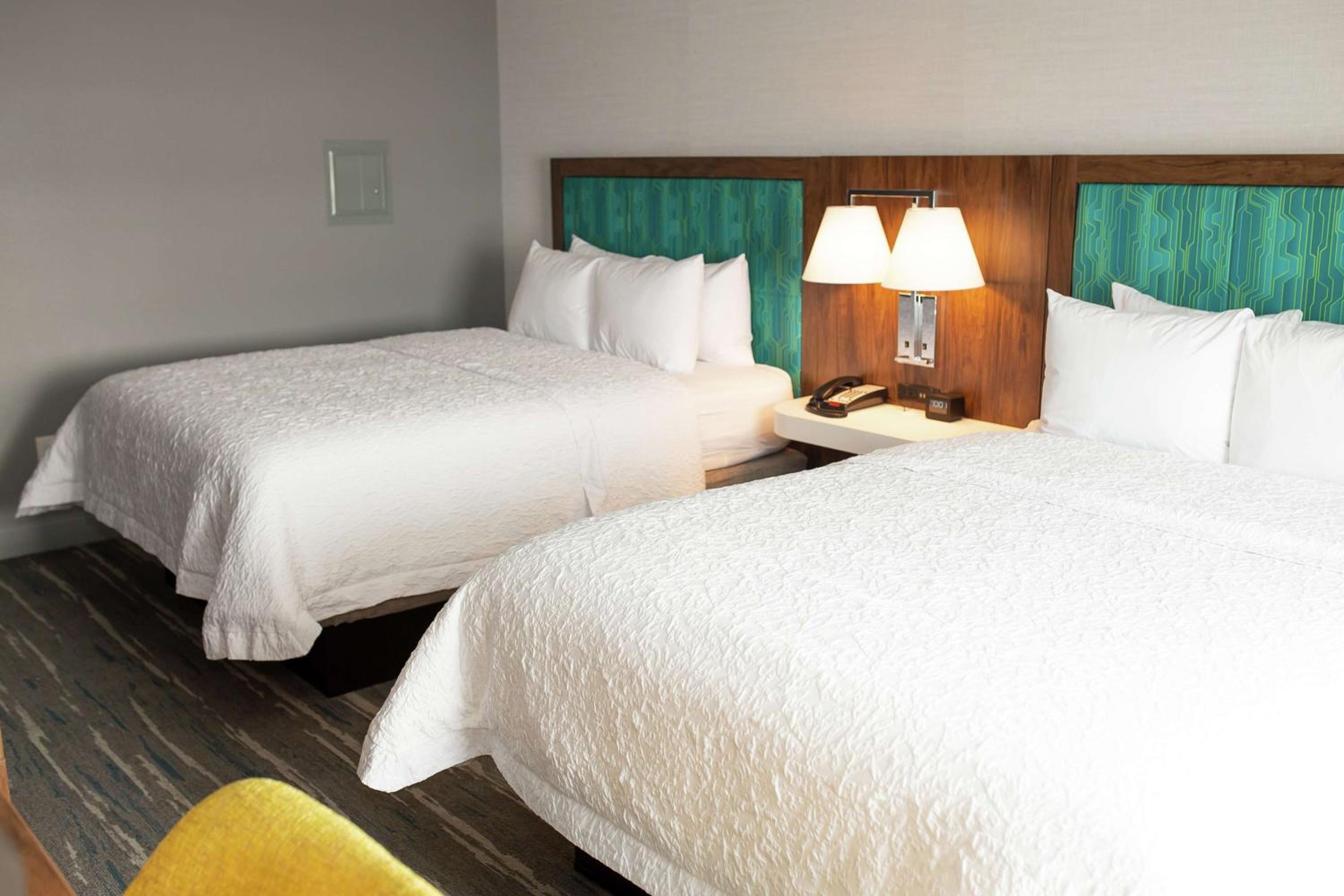 Queen Room with Two Queen Beds - Non-Smoking - Photo 1