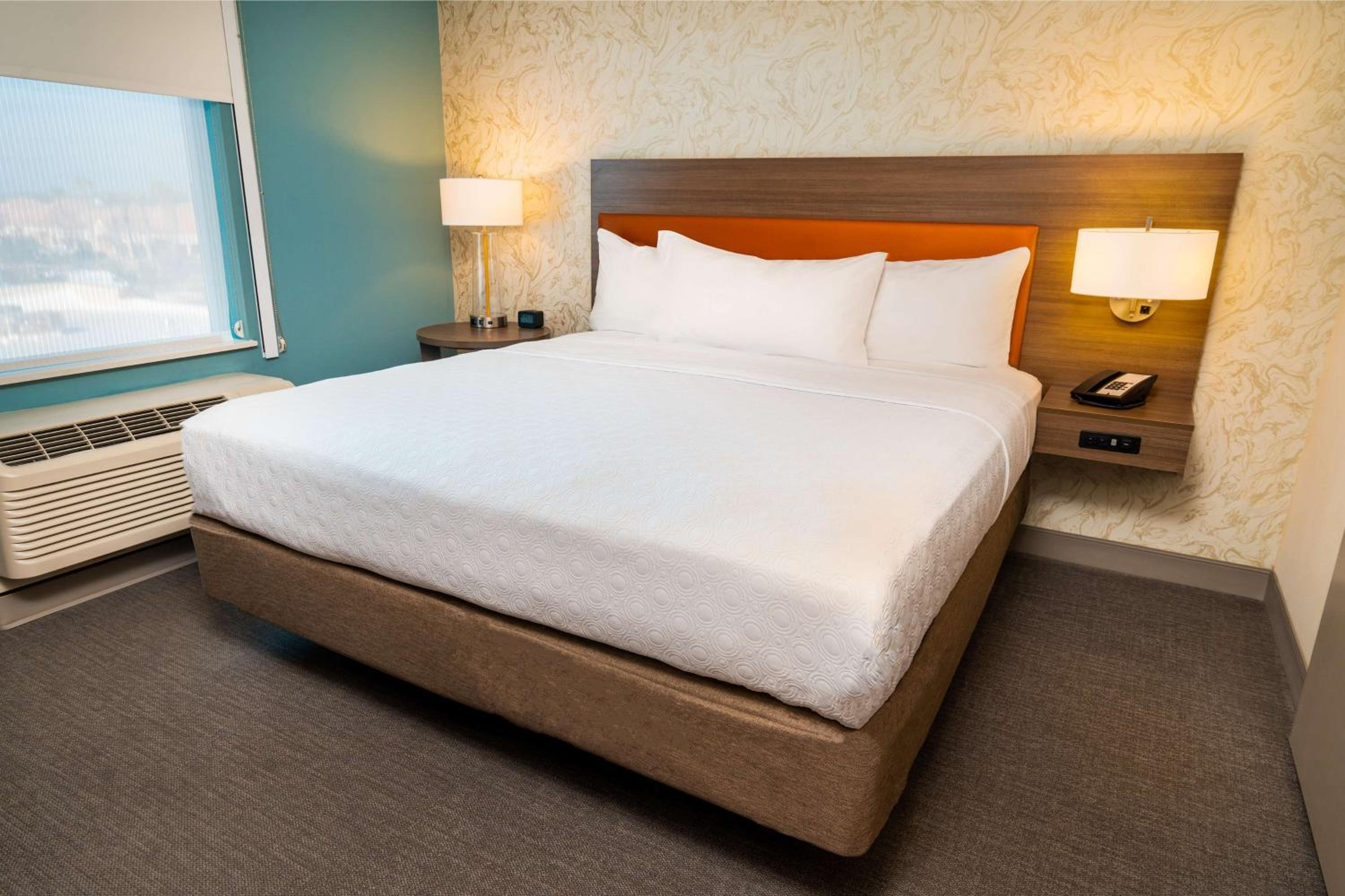 One-Bedroom King Suite - Non-Smoking - Photo 4