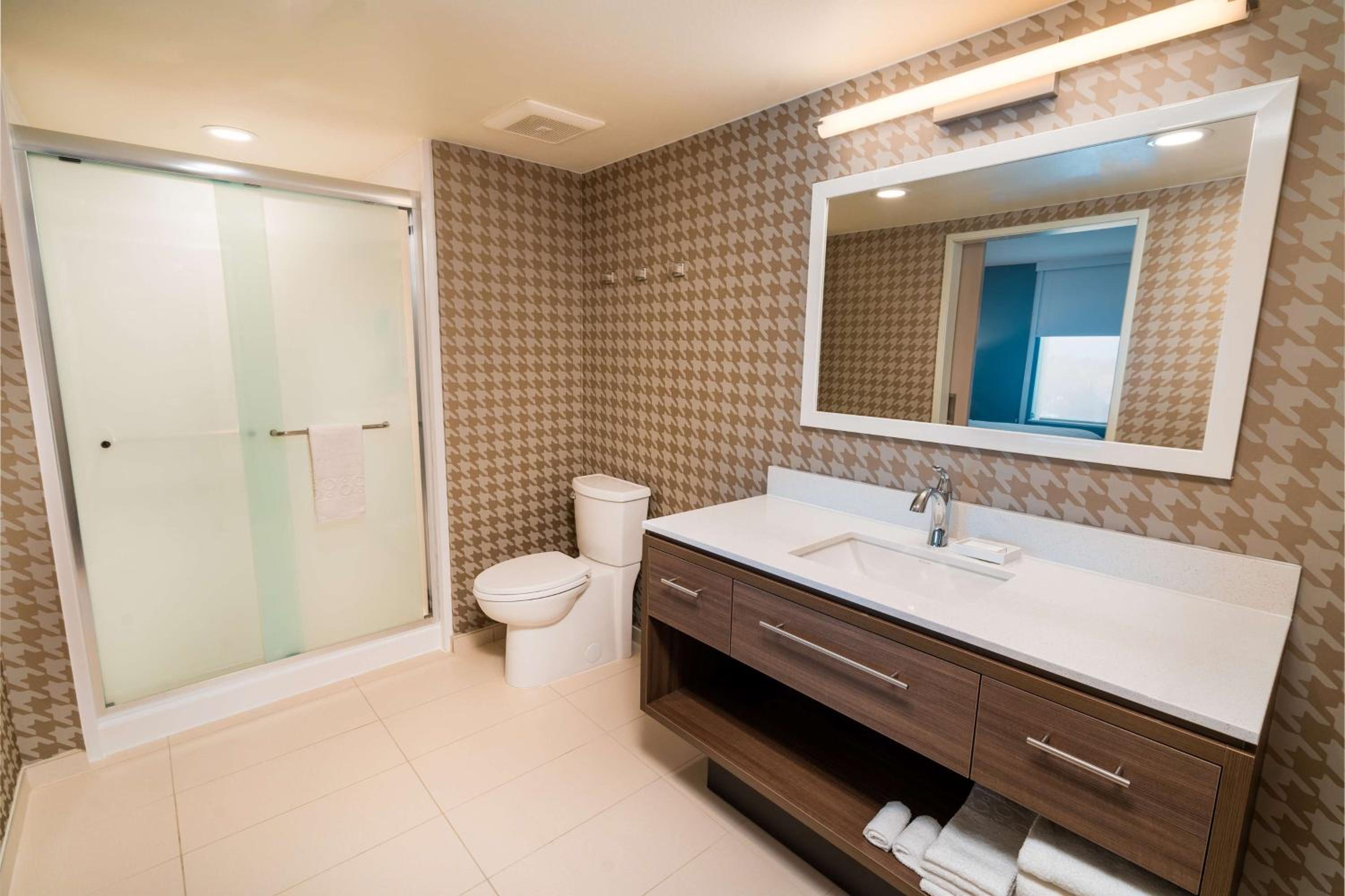 One-Bedroom King Suite - Non-Smoking - Photo 8